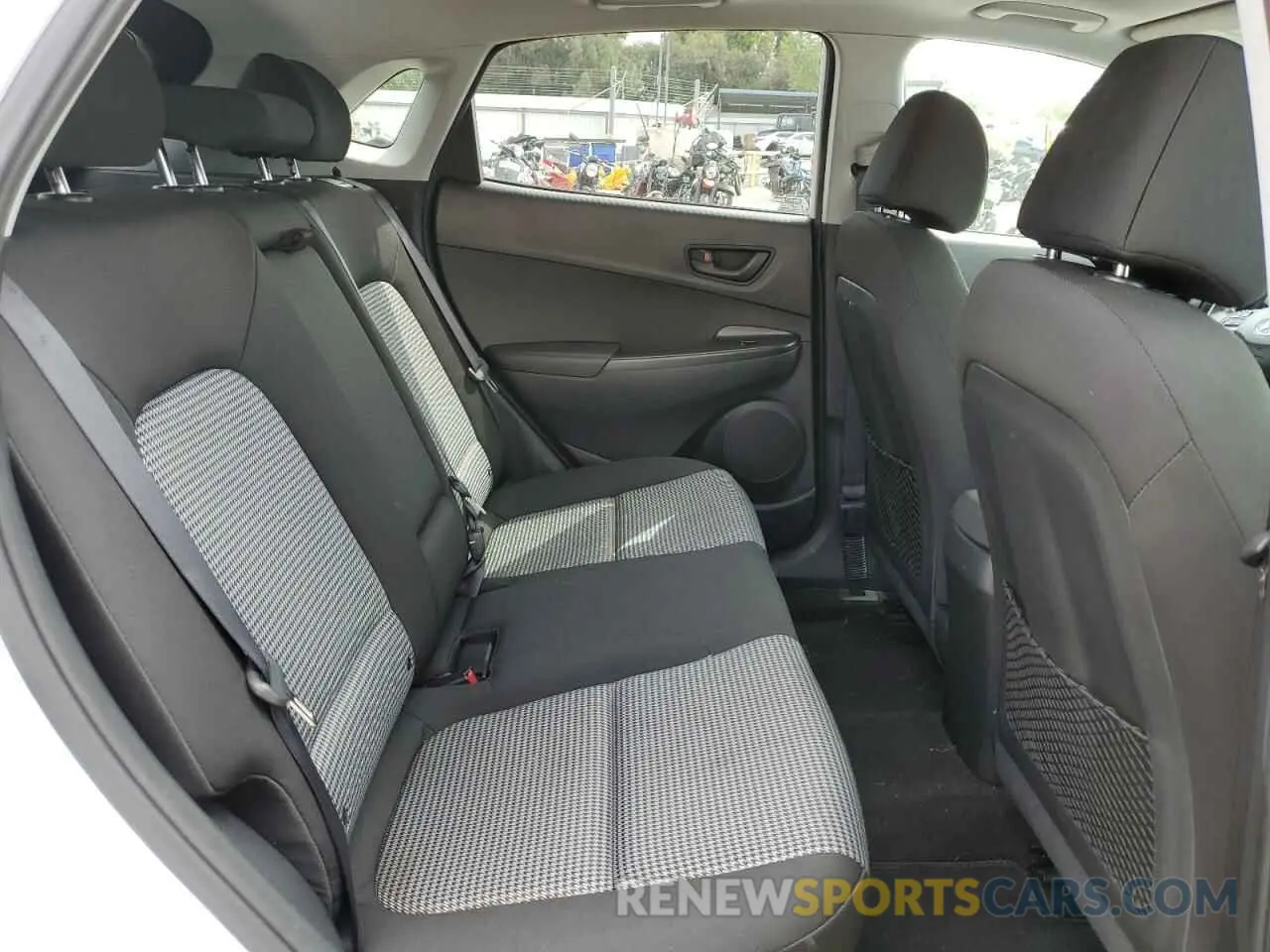 11 Photograph of a damaged car KM8K6CAA7LU478425 HYUNDAI KONA 2020
