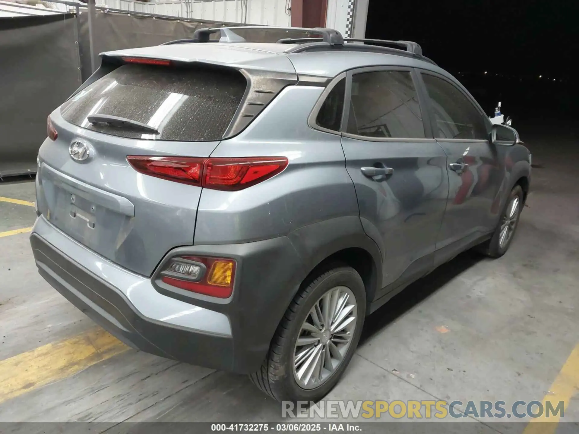 4 Photograph of a damaged car KM8K6CAA7LU479400 HYUNDAI KONA 2020