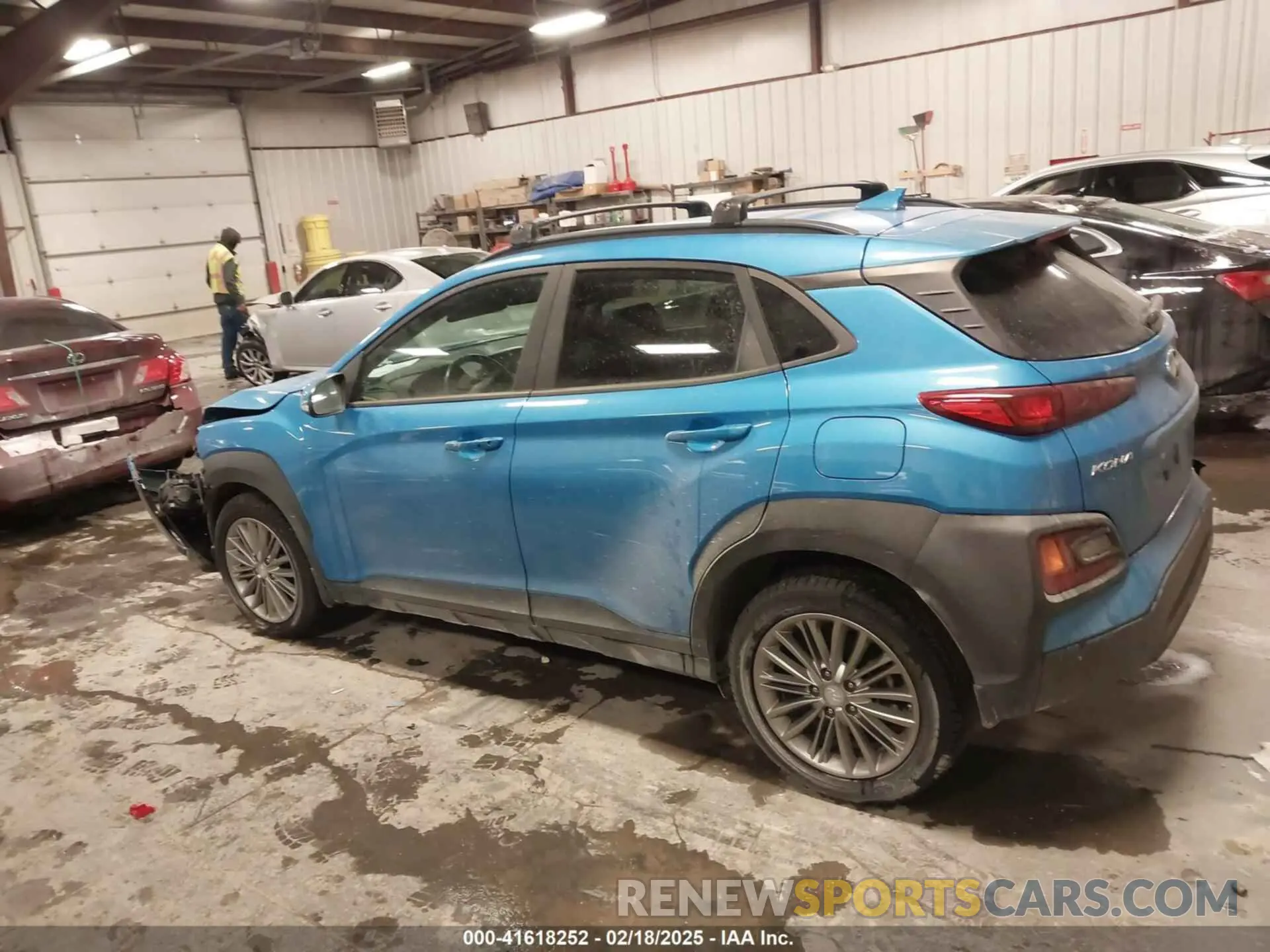 14 Photograph of a damaged car KM8K6CAA8LU546800 HYUNDAI KONA 2020