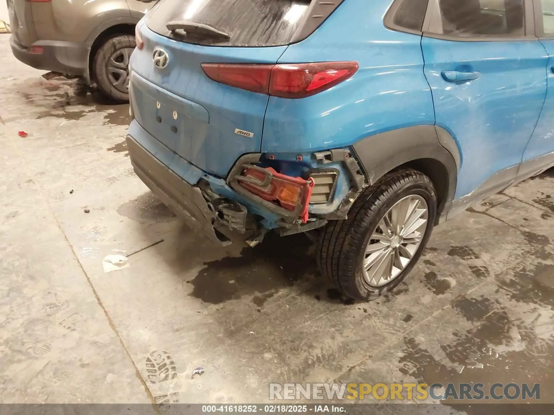17 Photograph of a damaged car KM8K6CAA8LU546800 HYUNDAI KONA 2020