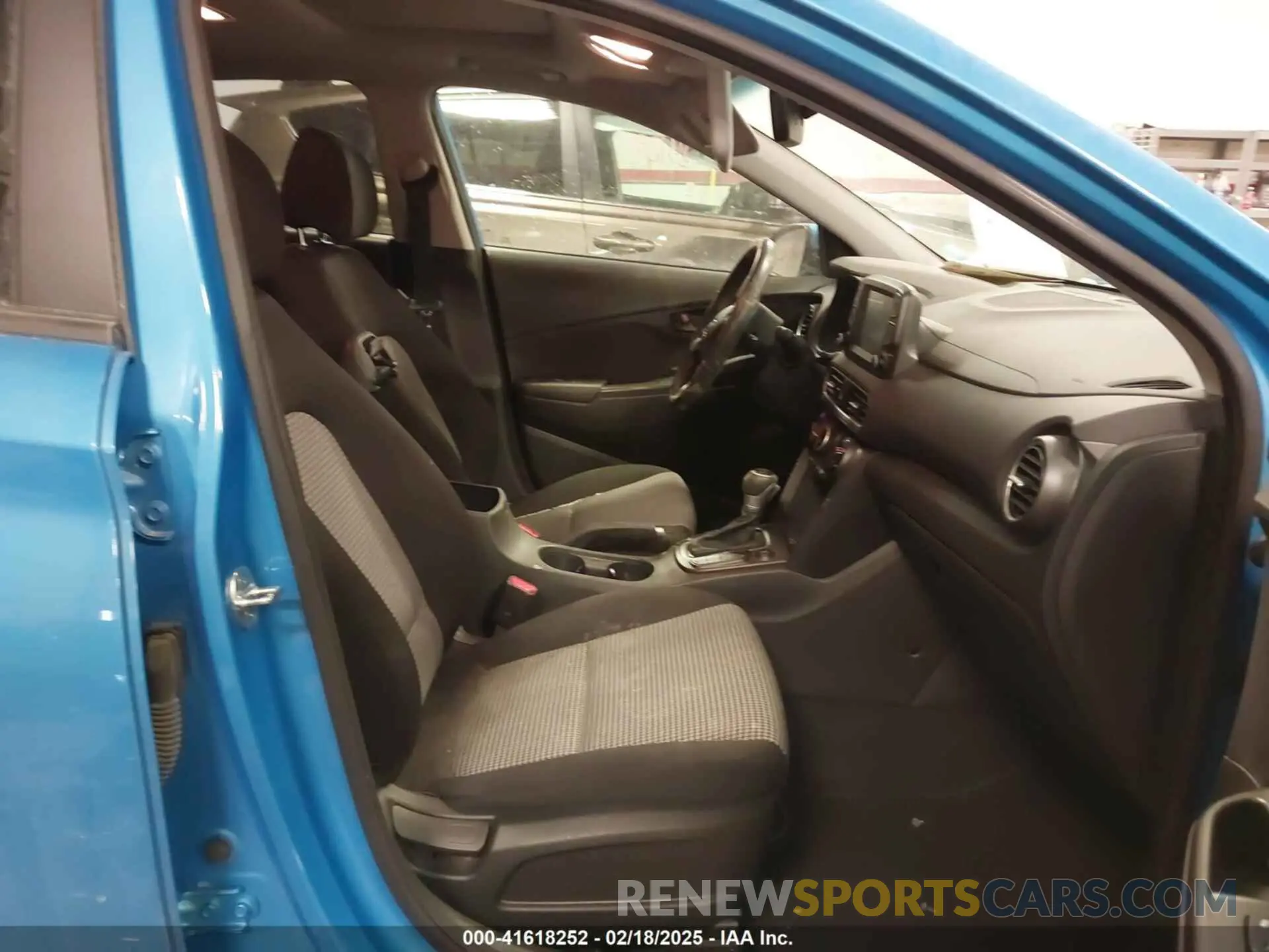 5 Photograph of a damaged car KM8K6CAA8LU546800 HYUNDAI KONA 2020