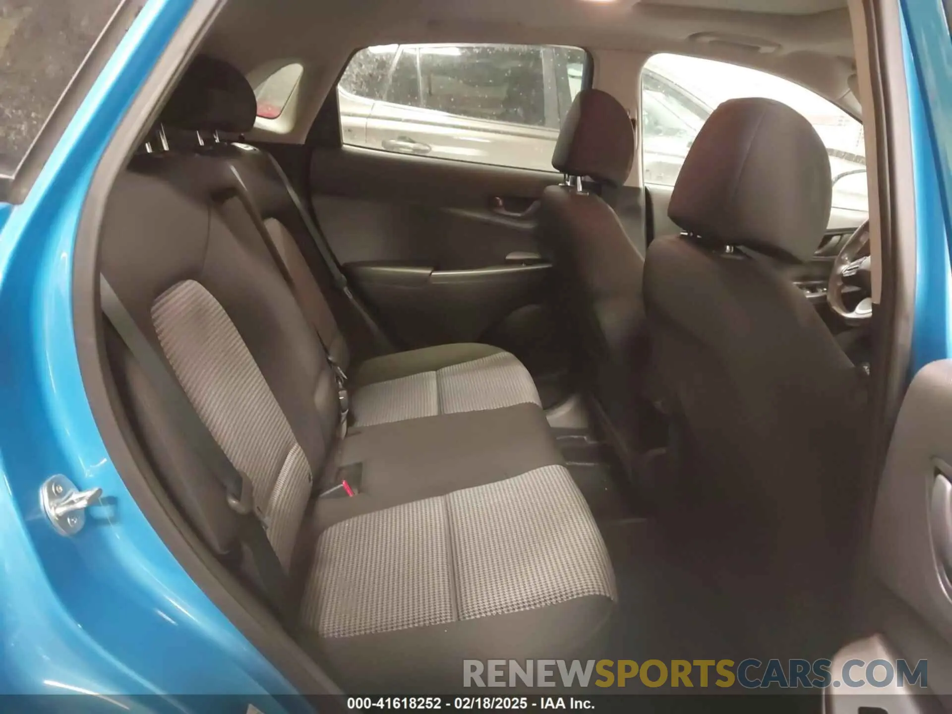 8 Photograph of a damaged car KM8K6CAA8LU546800 HYUNDAI KONA 2020