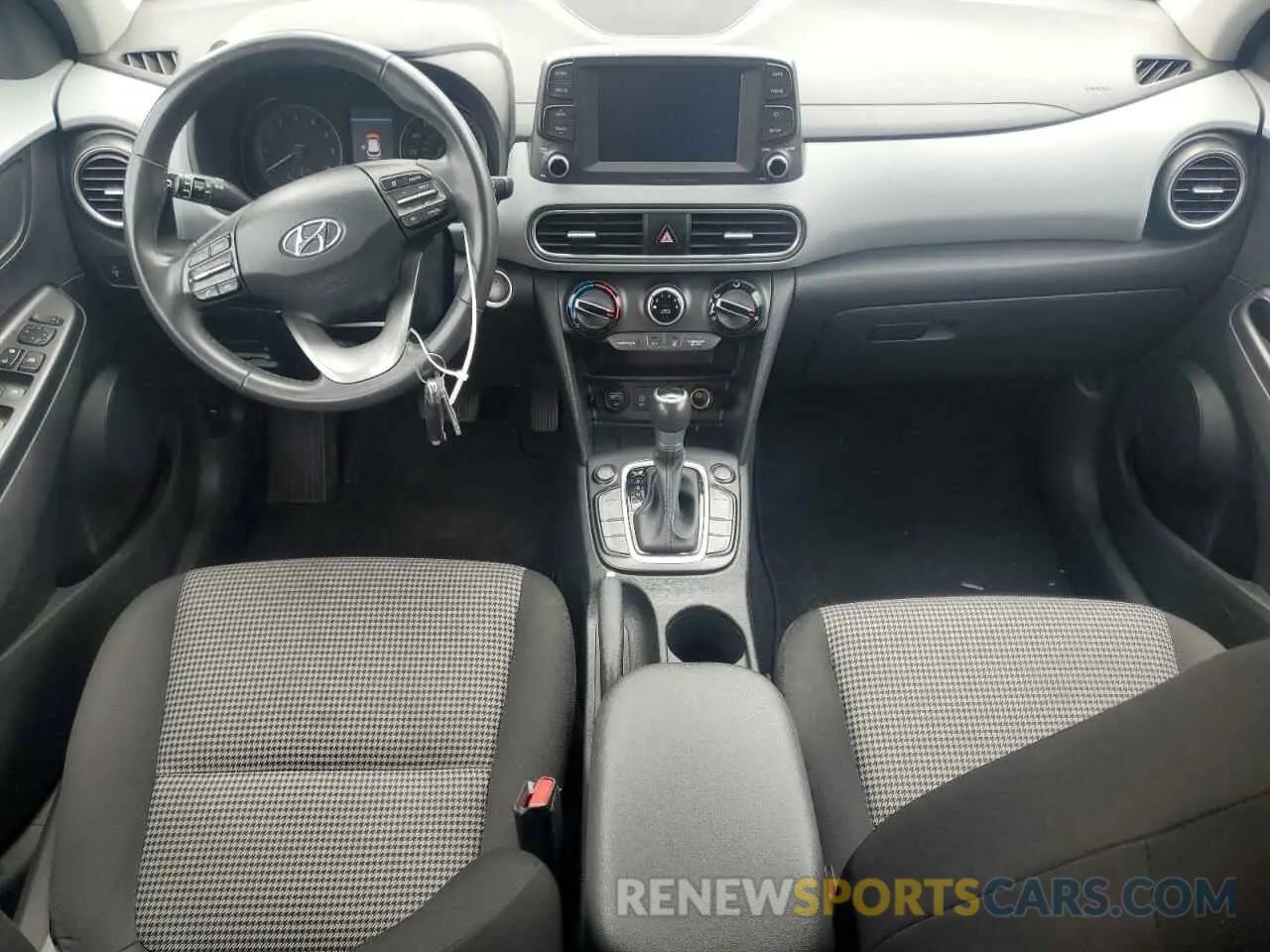 8 Photograph of a damaged car KM8K6CAA9LU519931 HYUNDAI KONA 2020