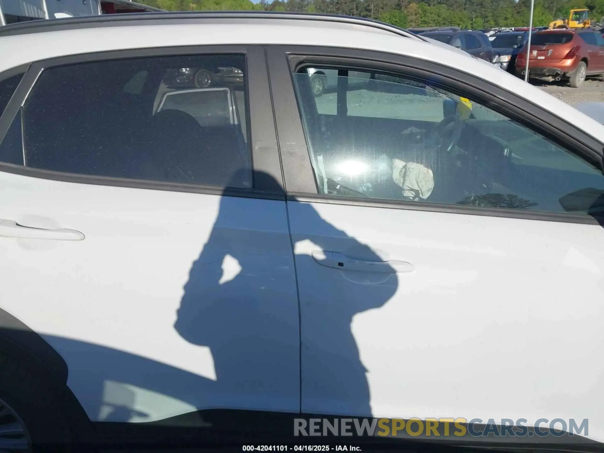 13 Photograph of a damaged car KM8K6CAAXLU448416 HYUNDAI KONA 2020