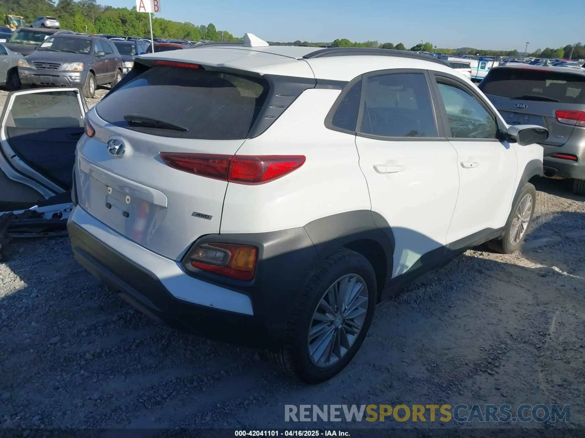 4 Photograph of a damaged car KM8K6CAAXLU448416 HYUNDAI KONA 2020