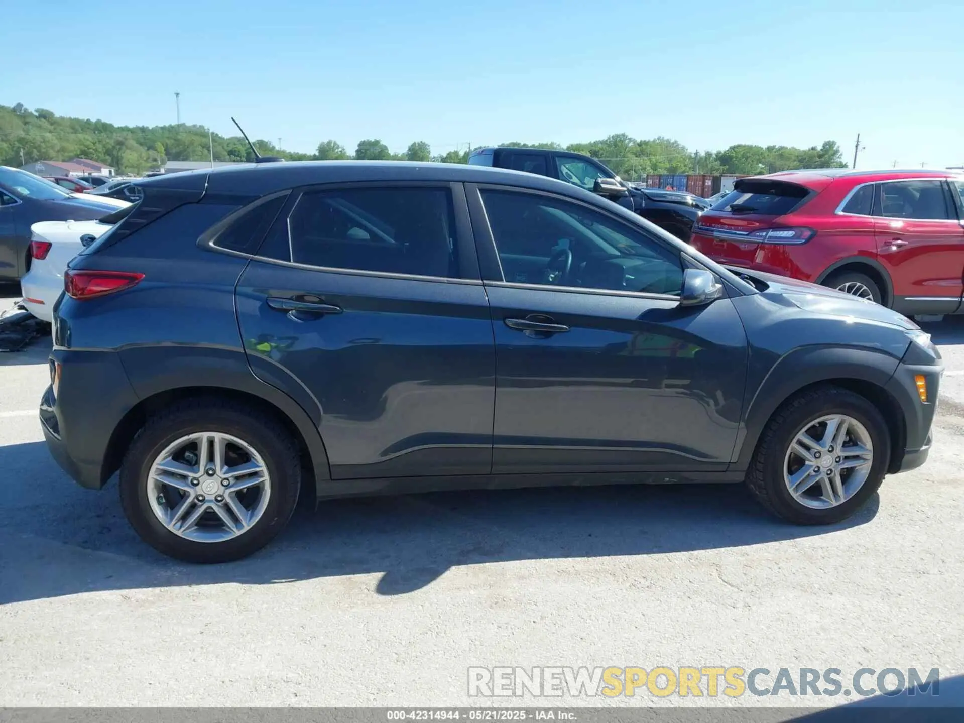13 Photograph of a damaged car KM8K12AA0MU611701 HYUNDAI KONA 2021