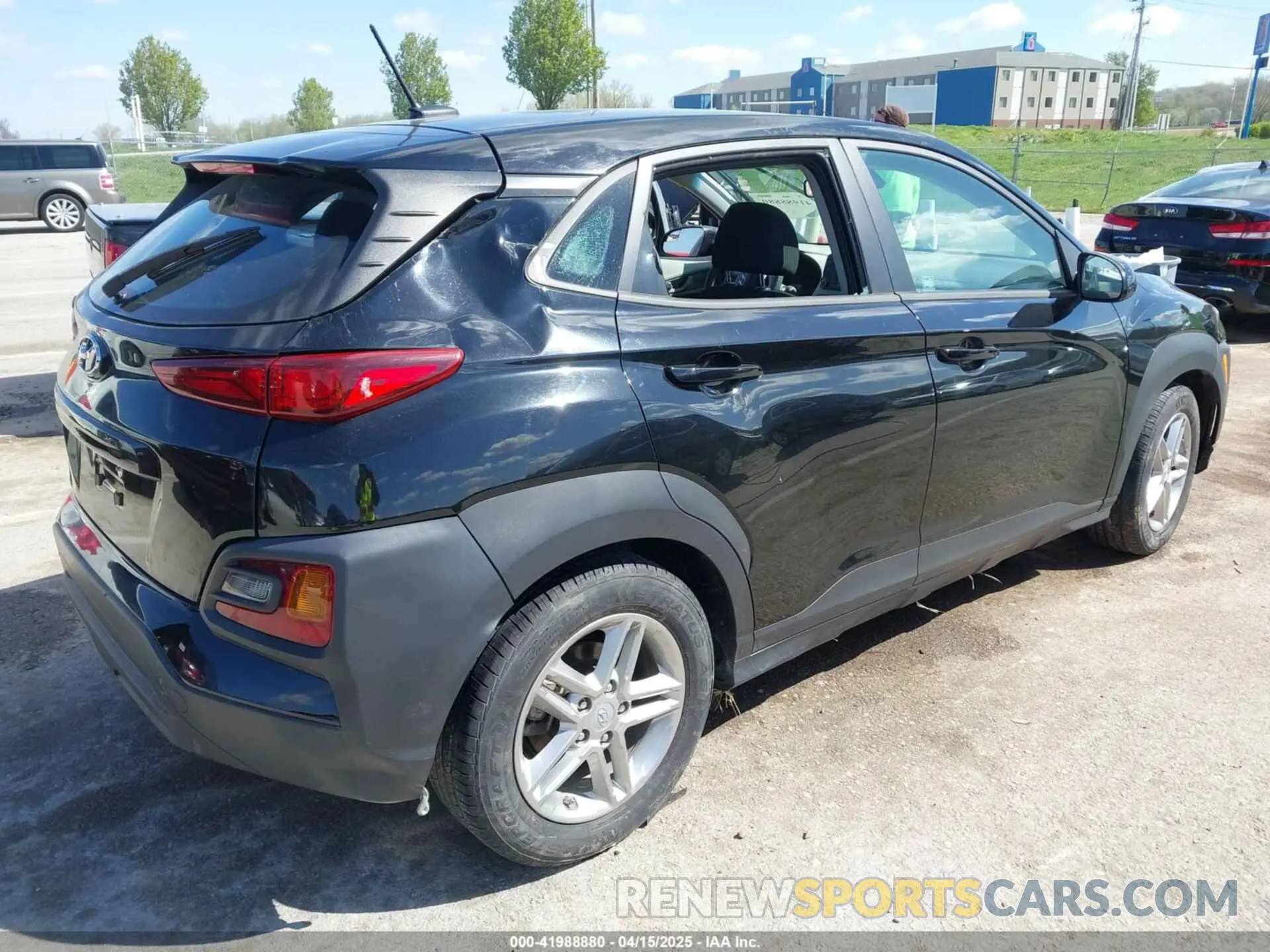 4 Photograph of a damaged car KM8K12AA0MU645346 HYUNDAI KONA 2021