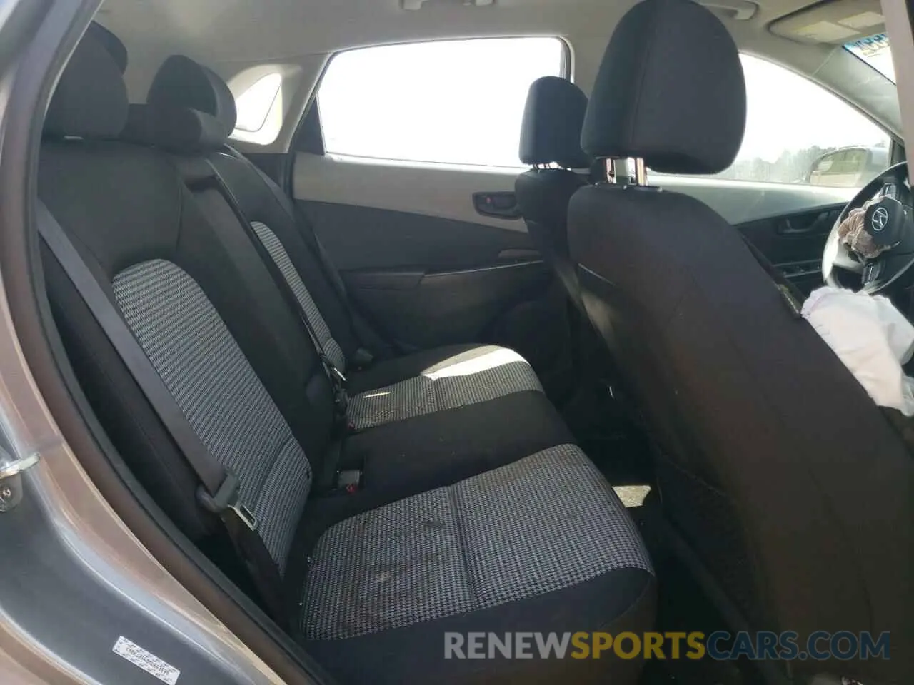 11 Photograph of a damaged car KM8K12AA0MU663698 HYUNDAI KONA 2021