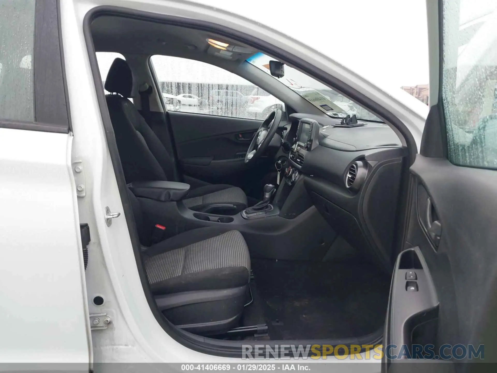 5 Photograph of a damaged car KM8K12AA1MU646845 HYUNDAI KONA 2021