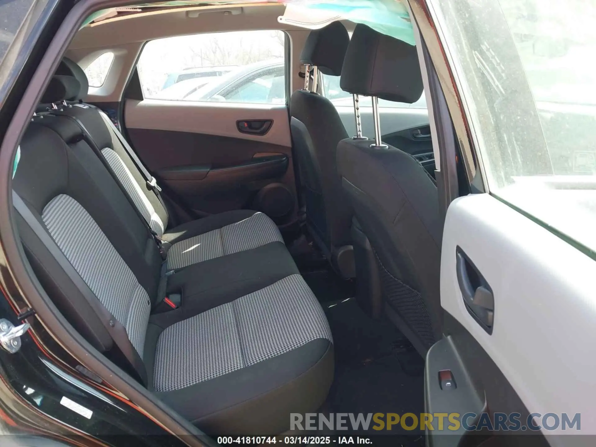 8 Photograph of a damaged car KM8K12AA1MU668473 HYUNDAI KONA 2021