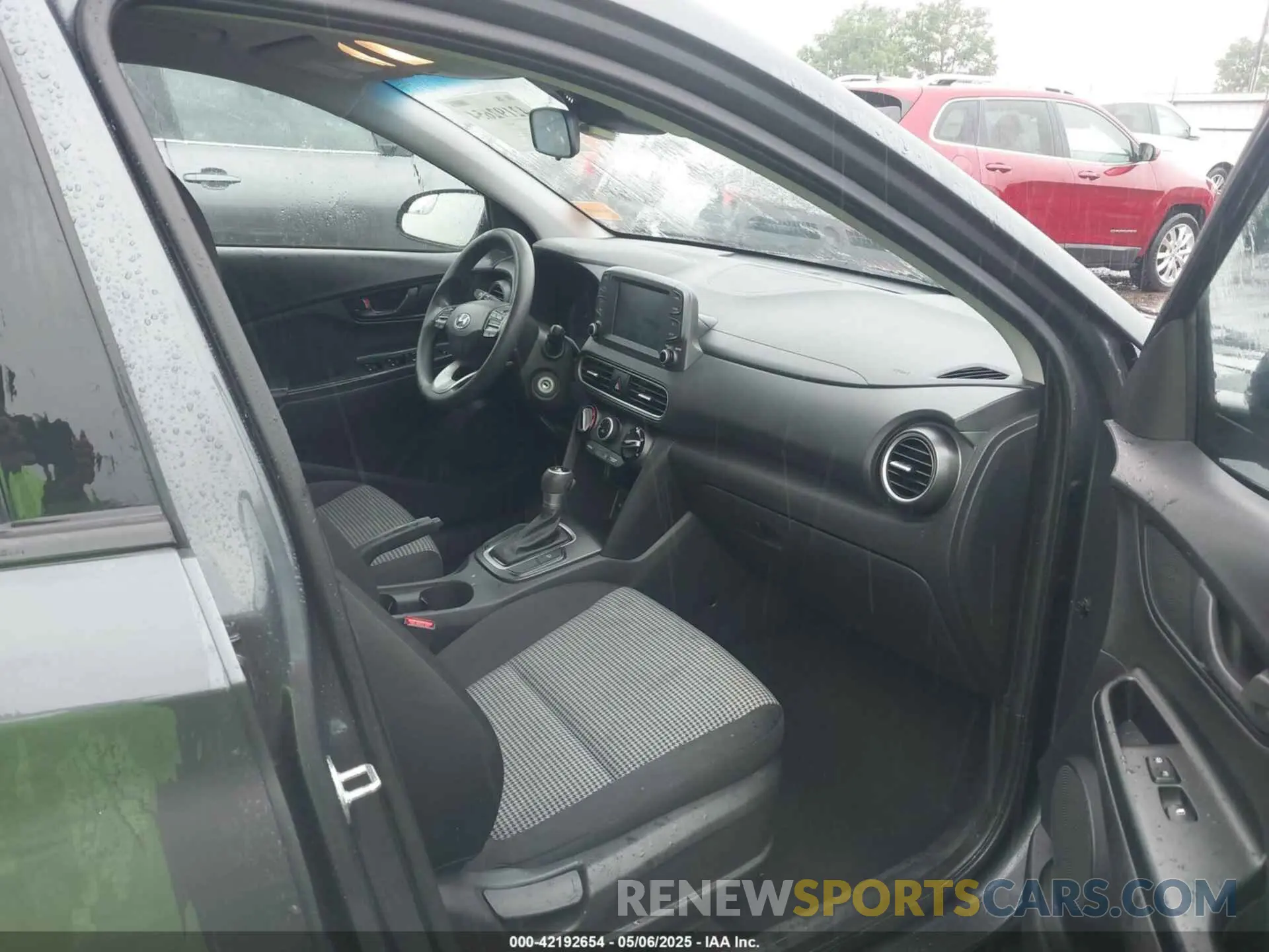 5 Photograph of a damaged car KM8K12AA2MU612414 HYUNDAI KONA 2021