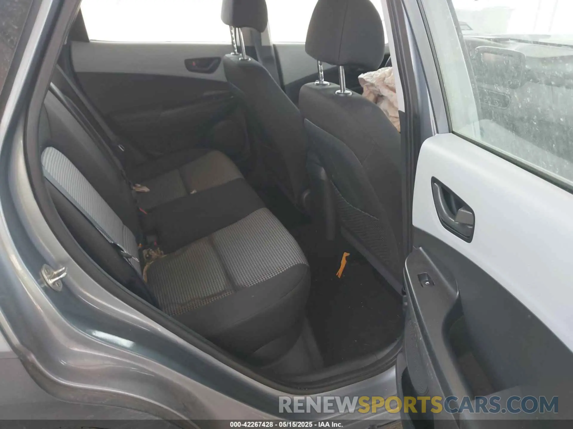 8 Photograph of a damaged car KM8K12AA3MU611563 HYUNDAI KONA 2021