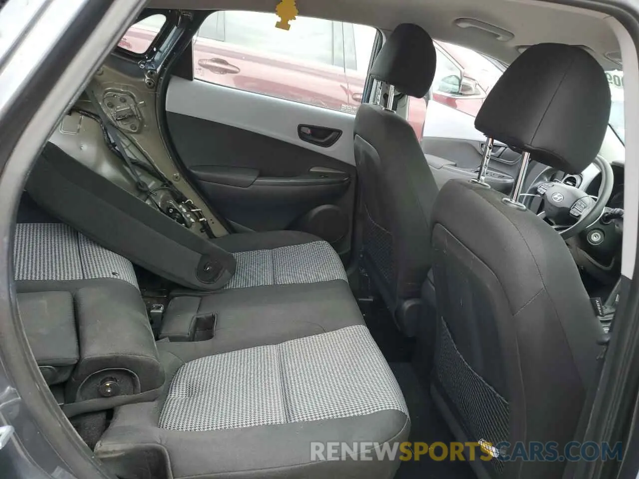 10 Photograph of a damaged car KM8K12AA5MU611760 HYUNDAI KONA 2021