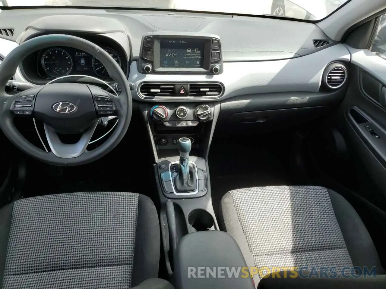 8 Photograph of a damaged car KM8K12AA5MU611760 HYUNDAI KONA 2021