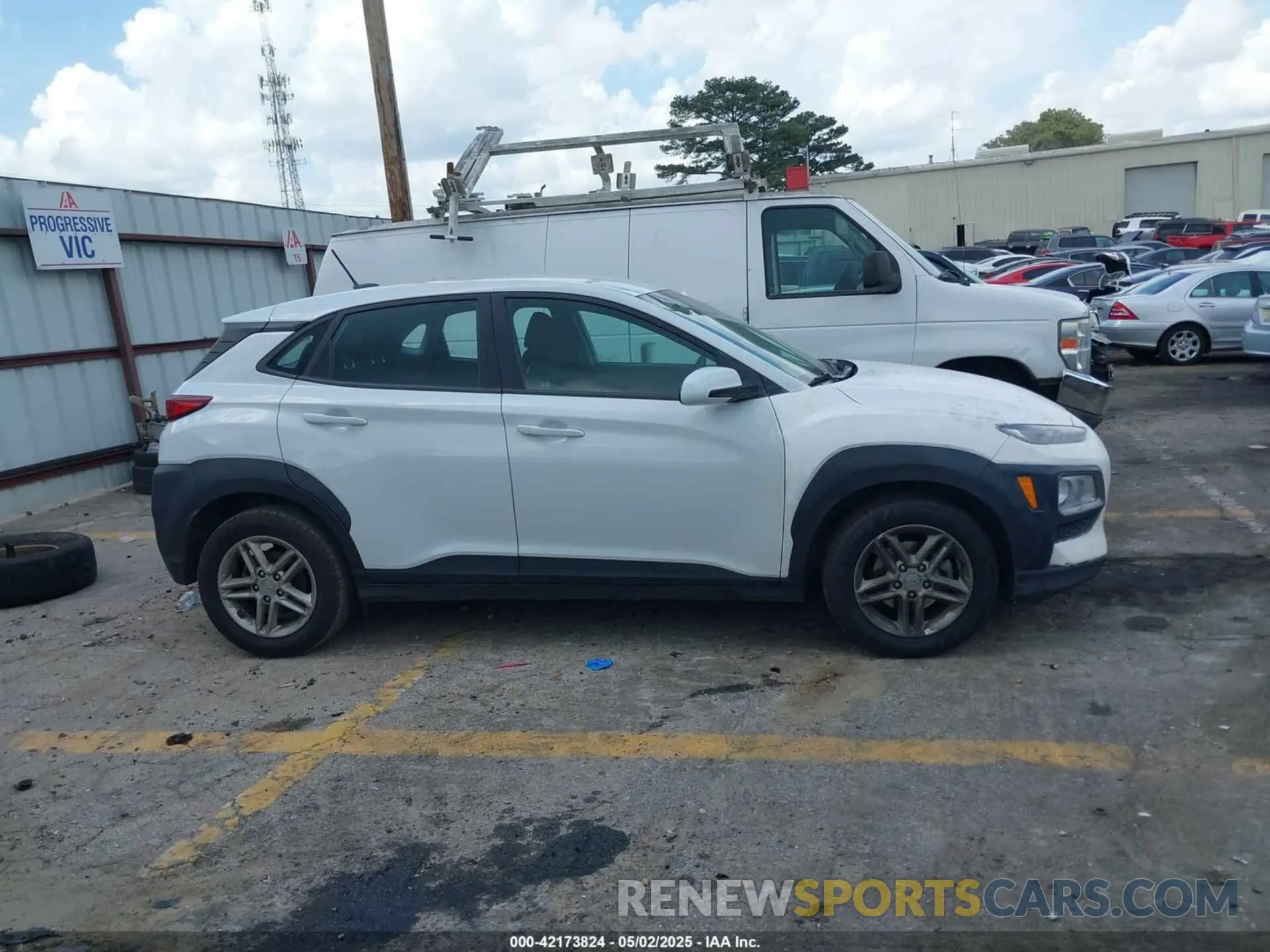 13 Photograph of a damaged car KM8K12AA5MU642460 HYUNDAI KONA 2021