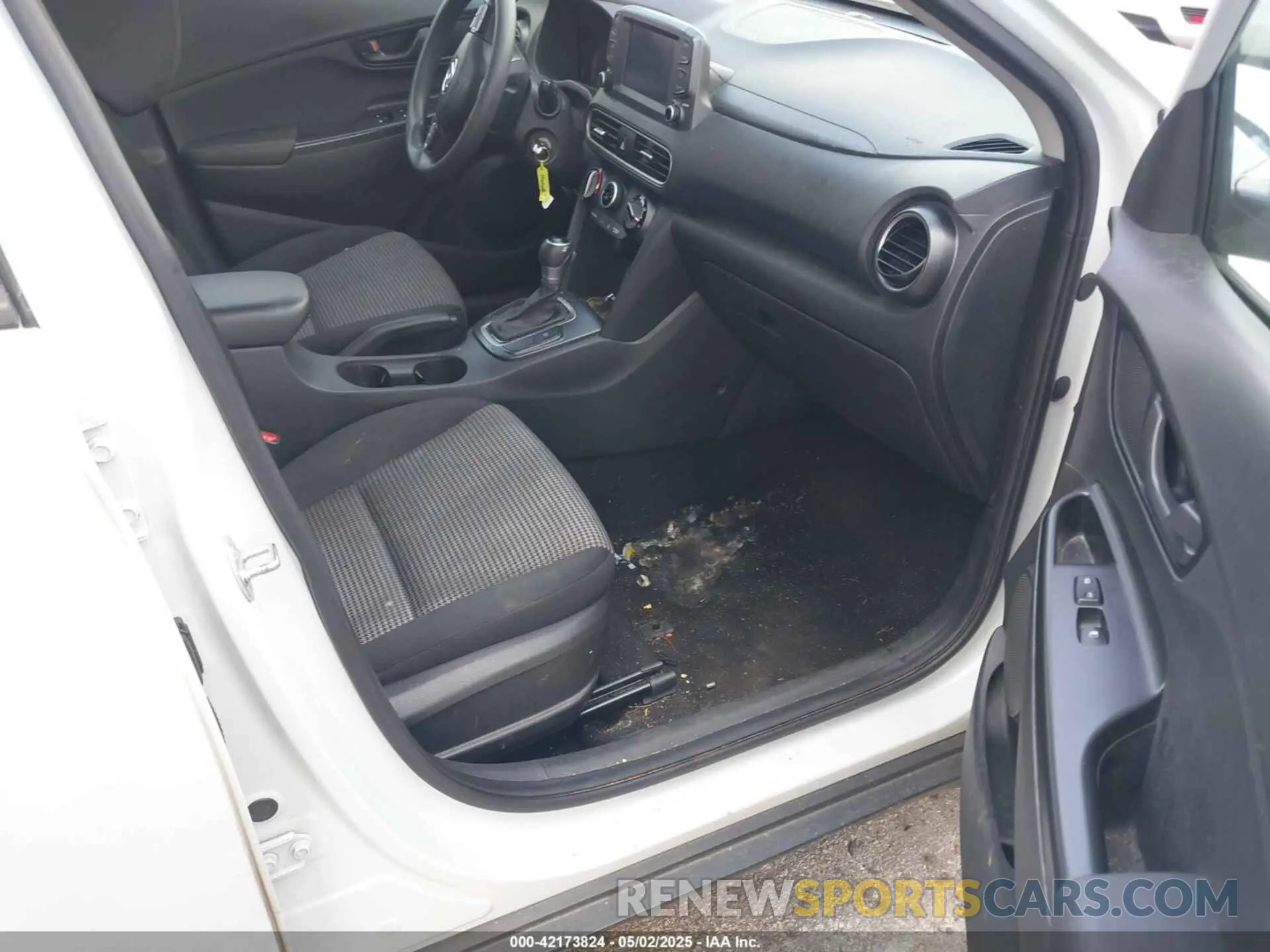 5 Photograph of a damaged car KM8K12AA5MU642460 HYUNDAI KONA 2021