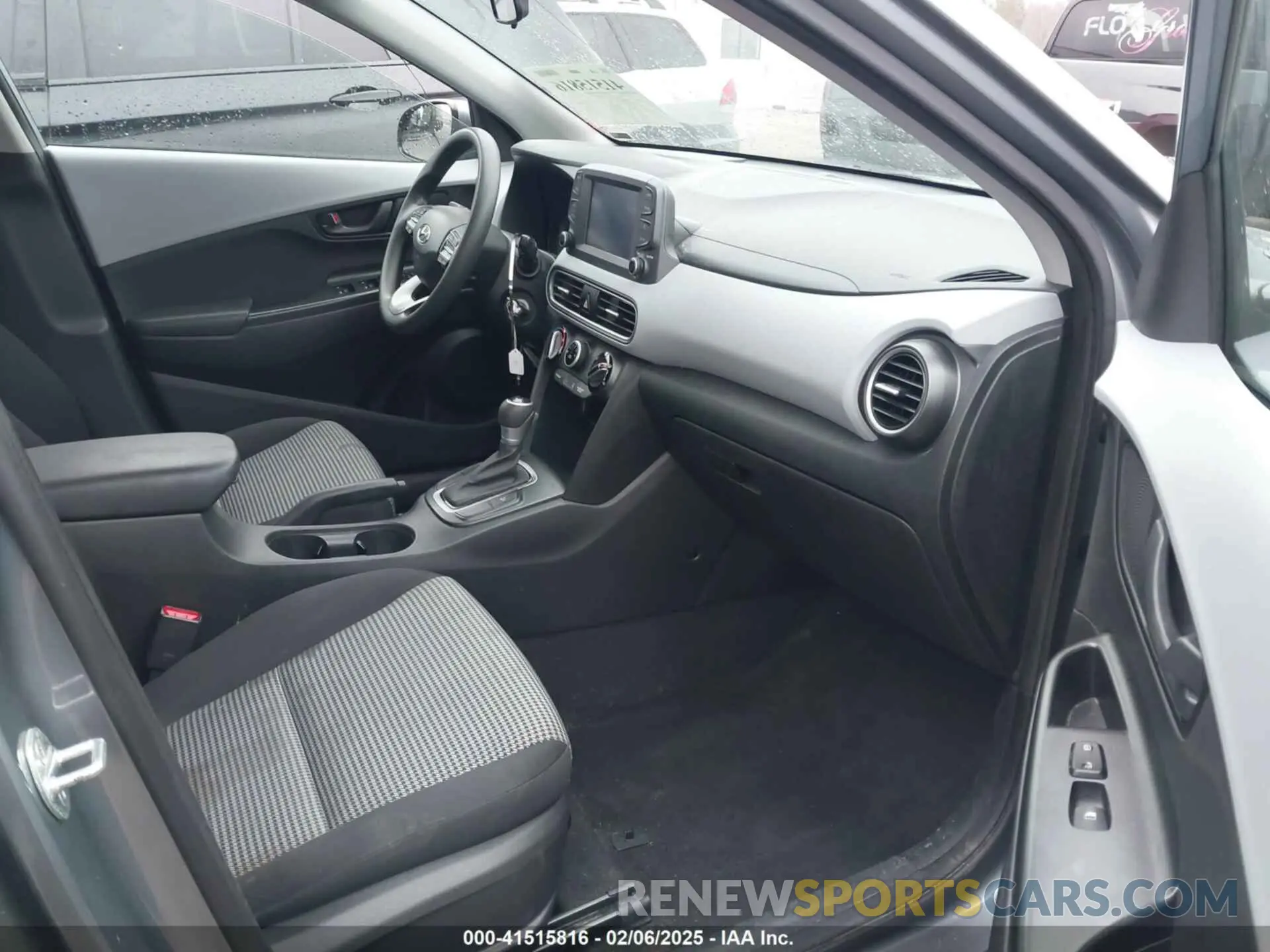 5 Photograph of a damaged car KM8K12AA5MU645651 HYUNDAI KONA 2021