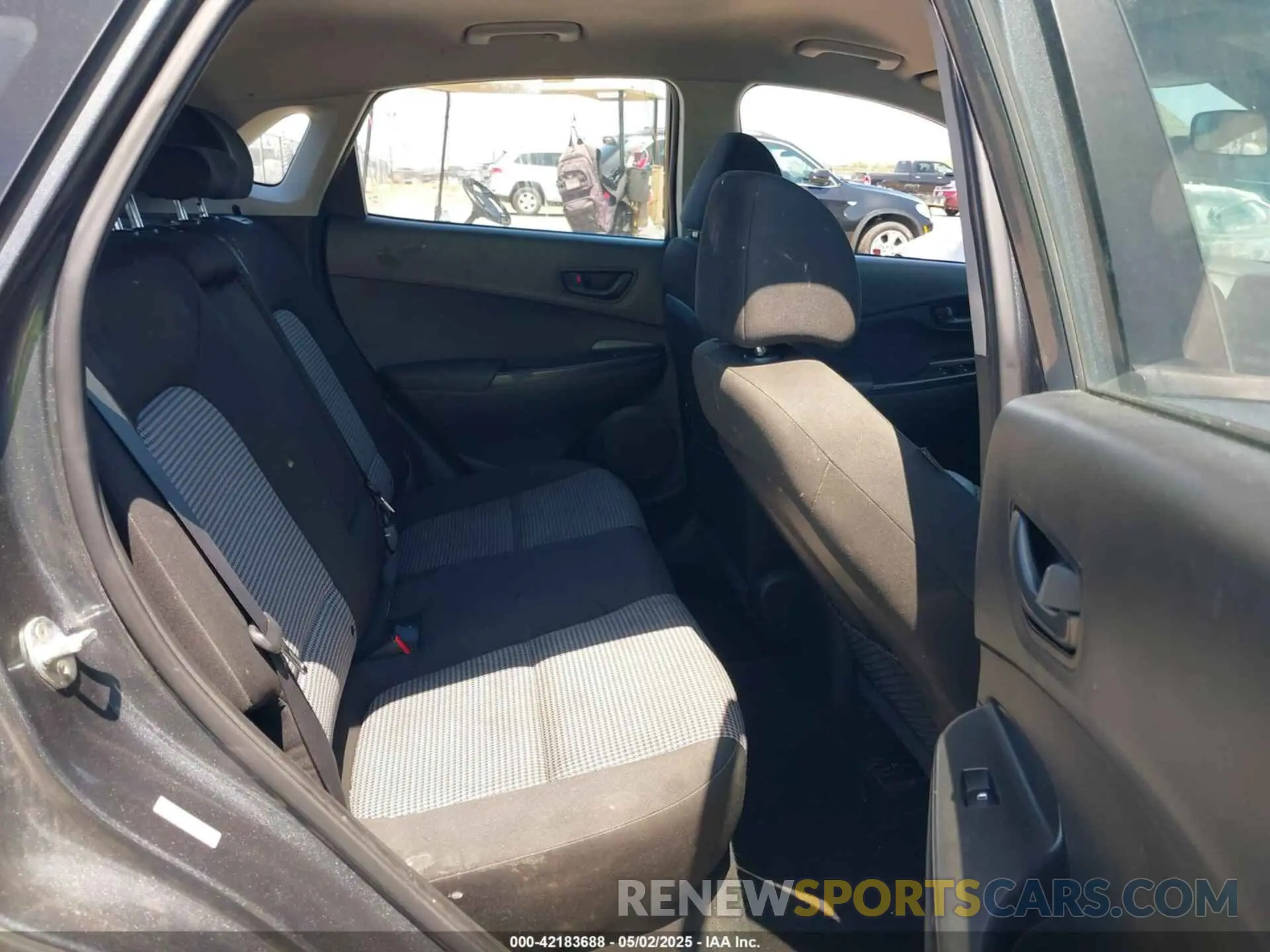 8 Photograph of a damaged car KM8K12AA5MU660361 HYUNDAI KONA 2021