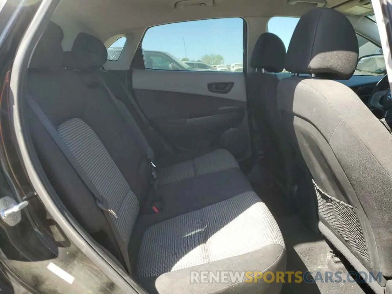 10 Photograph of a damaged car KM8K12AA6MU647750 HYUNDAI KONA 2021