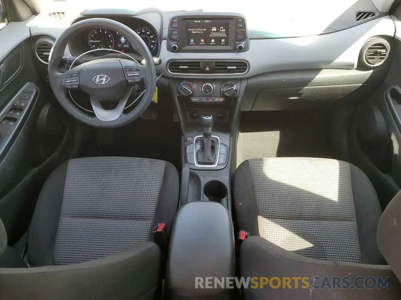 8 Photograph of a damaged car KM8K12AA6MU647750 HYUNDAI KONA 2021