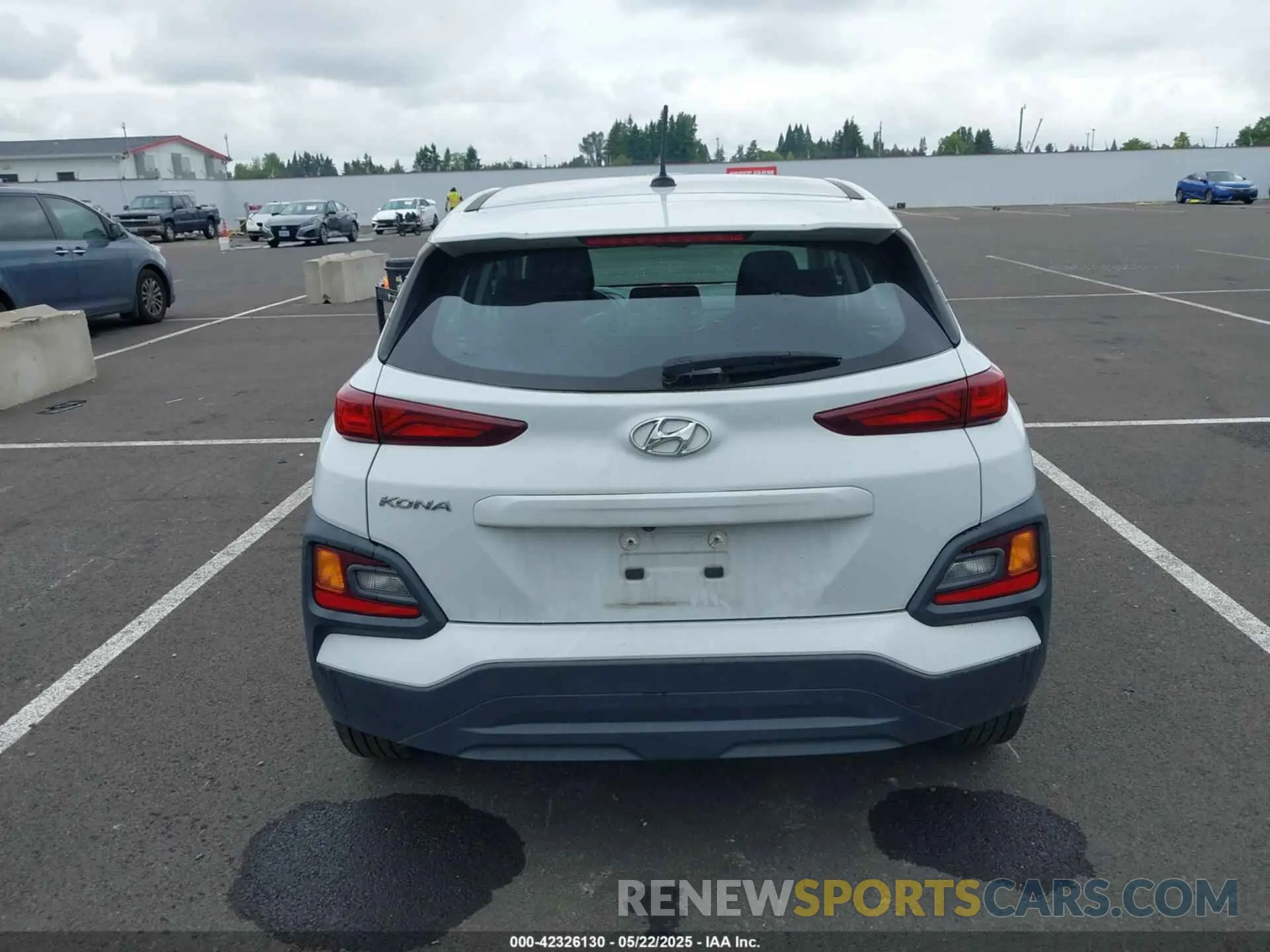 17 Photograph of a damaged car KM8K12AA7MU609122 HYUNDAI KONA 2021