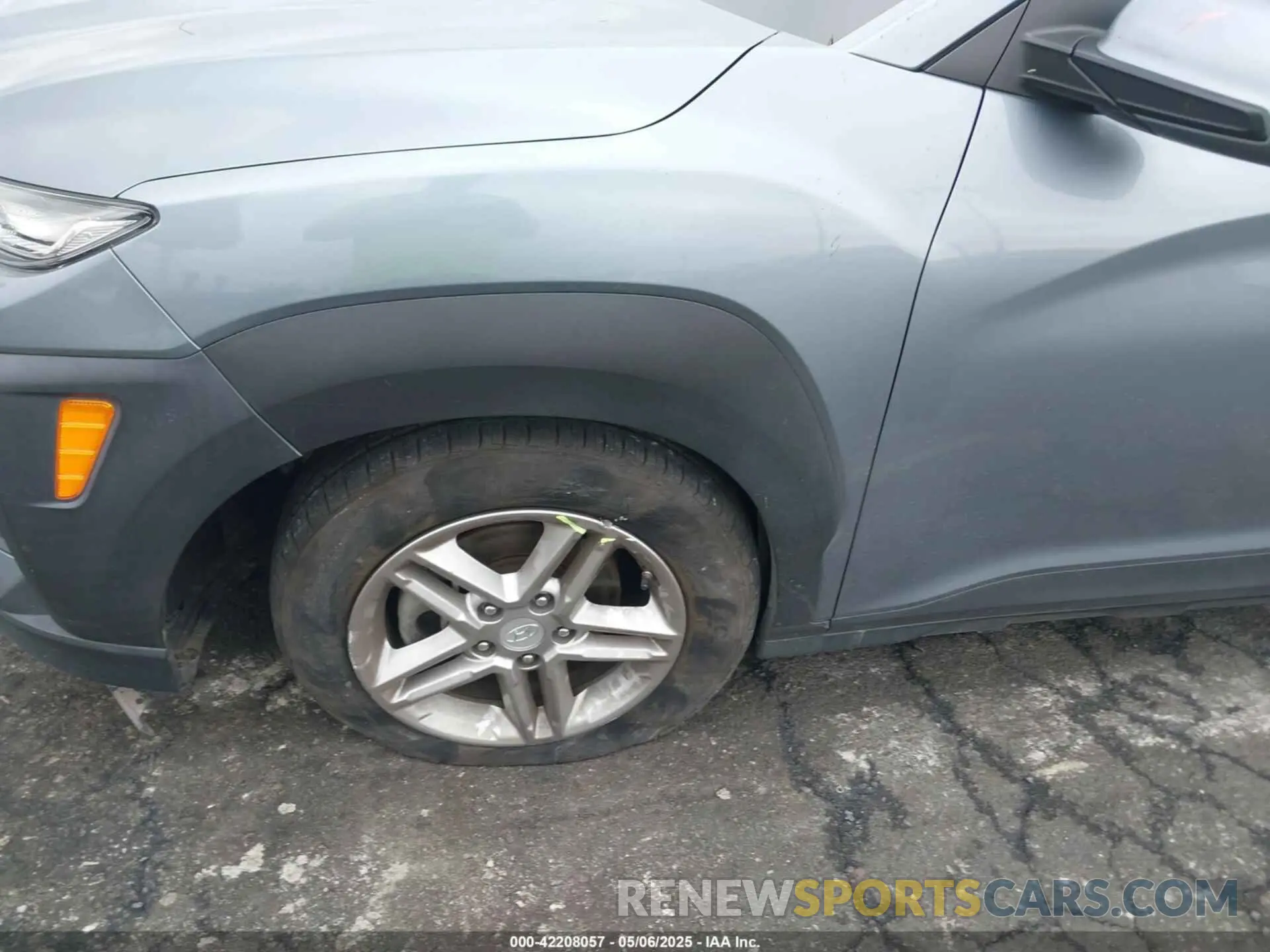 18 Photograph of a damaged car KM8K12AA7MU610867 HYUNDAI KONA 2021