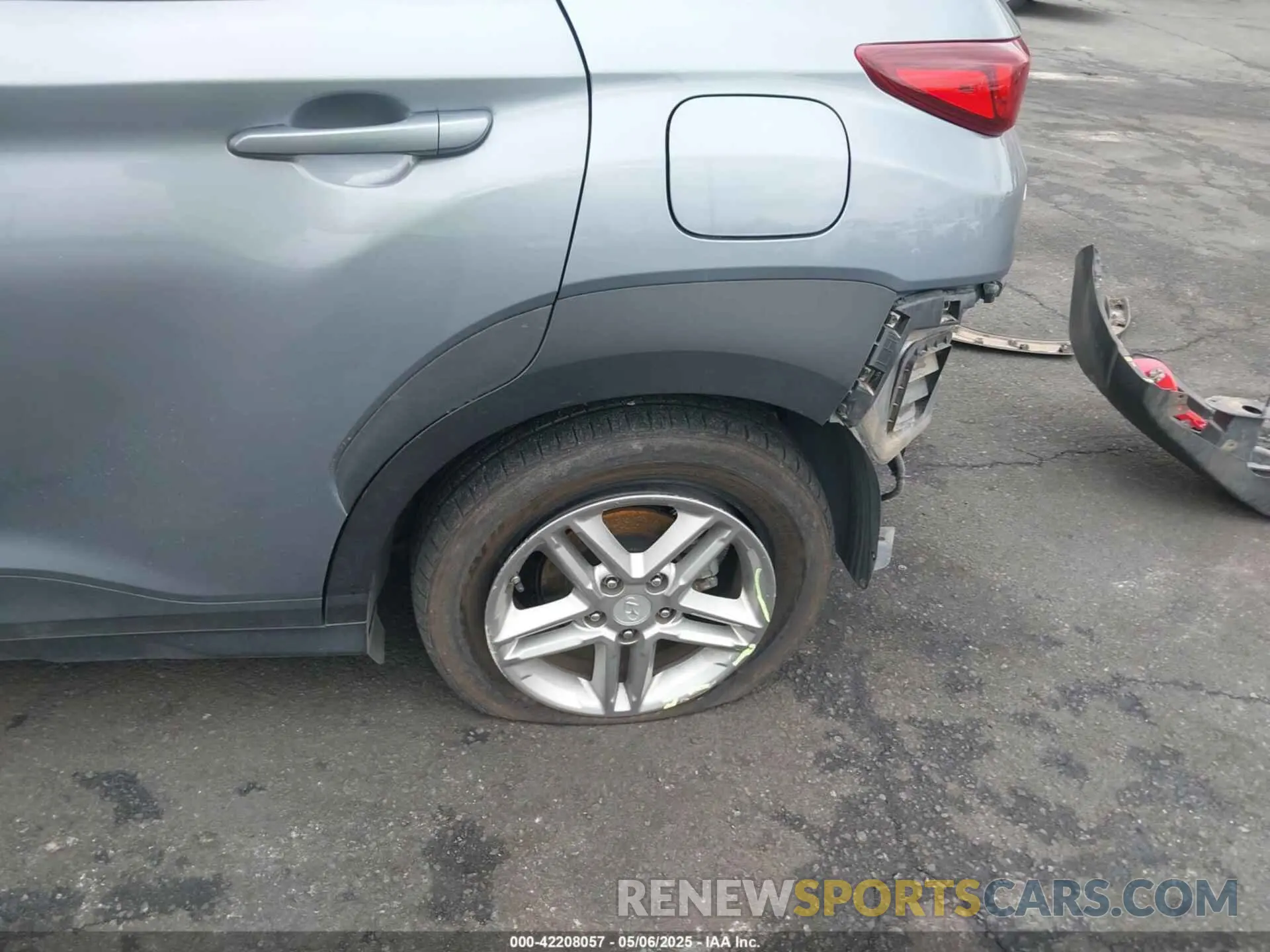 19 Photograph of a damaged car KM8K12AA7MU610867 HYUNDAI KONA 2021