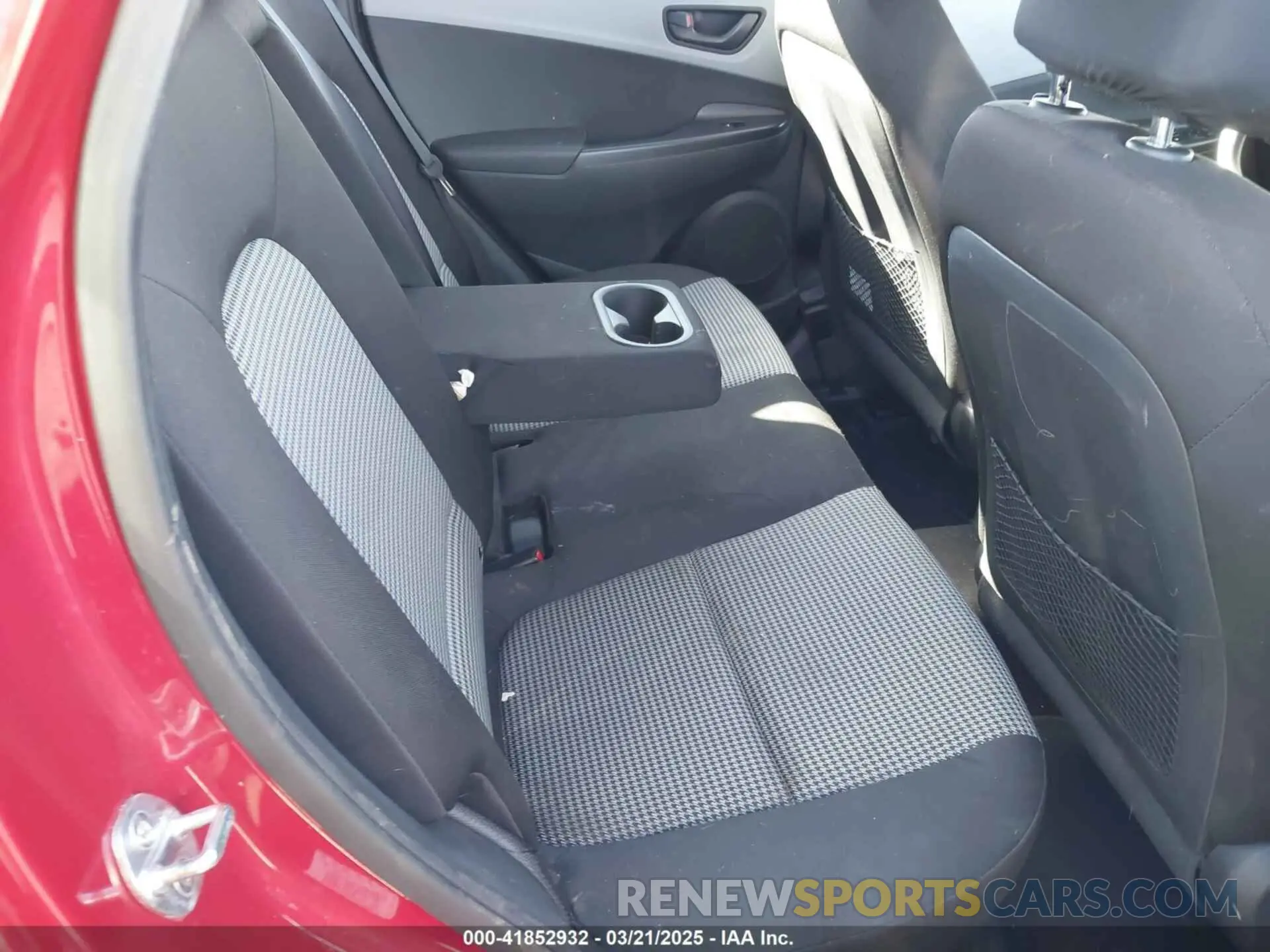 8 Photograph of a damaged car KM8K12AA7MU645814 HYUNDAI KONA 2021