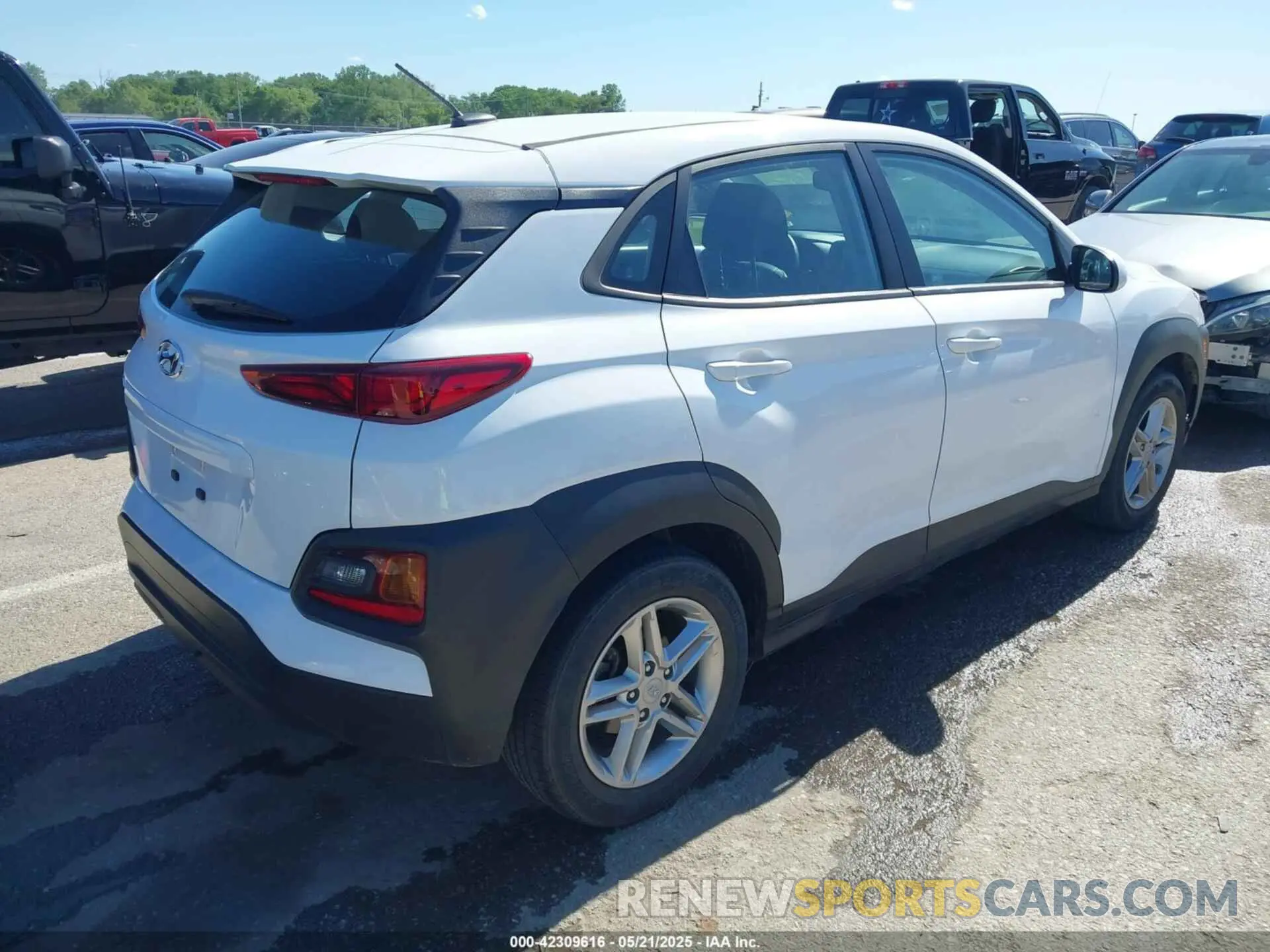 4 Photograph of a damaged car KM8K12AA8MU752287 HYUNDAI KONA 2021