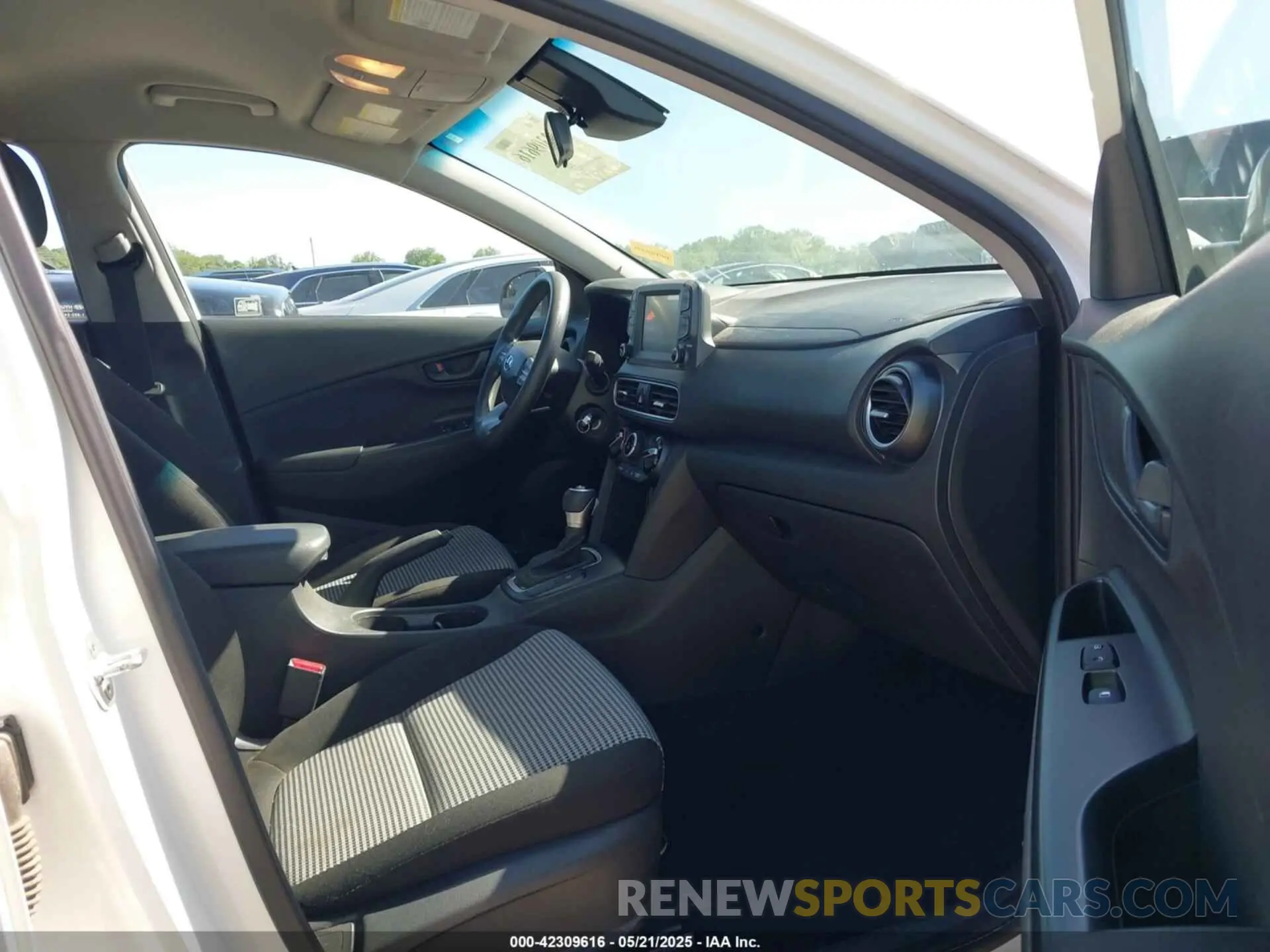 5 Photograph of a damaged car KM8K12AA8MU752287 HYUNDAI KONA 2021