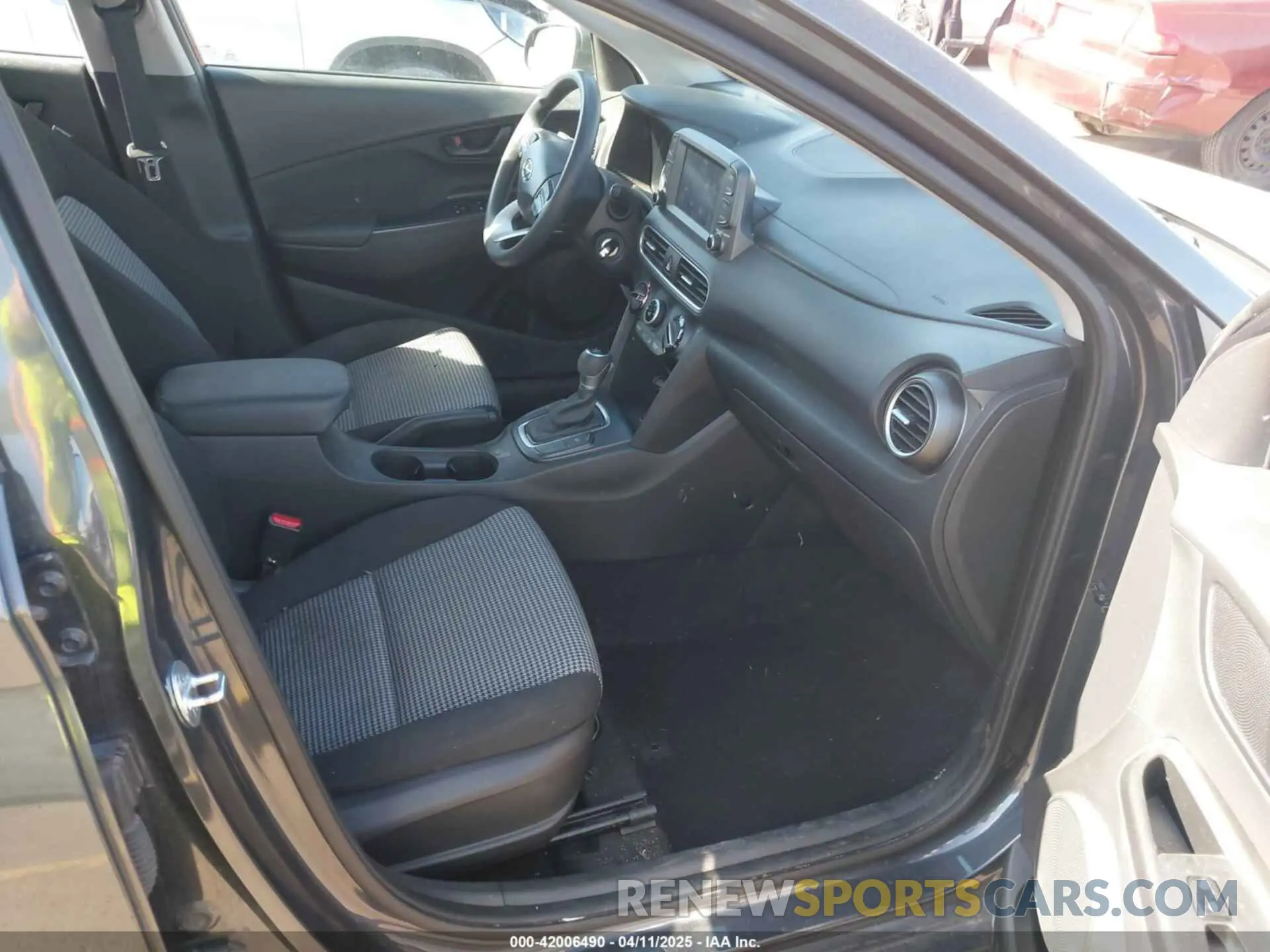 5 Photograph of a damaged car KM8K12AA9MU752475 HYUNDAI KONA 2021