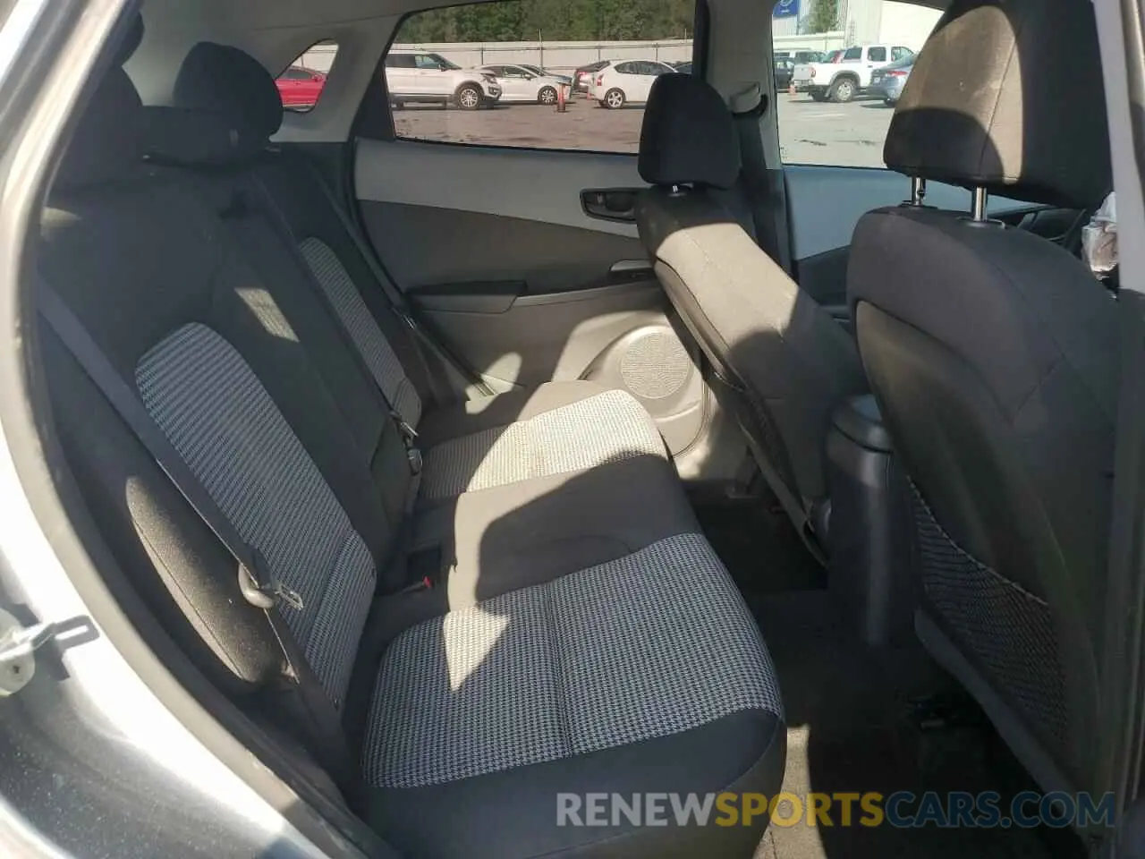 10 Photograph of a damaged car KM8K12AAXMU642258 HYUNDAI KONA 2021