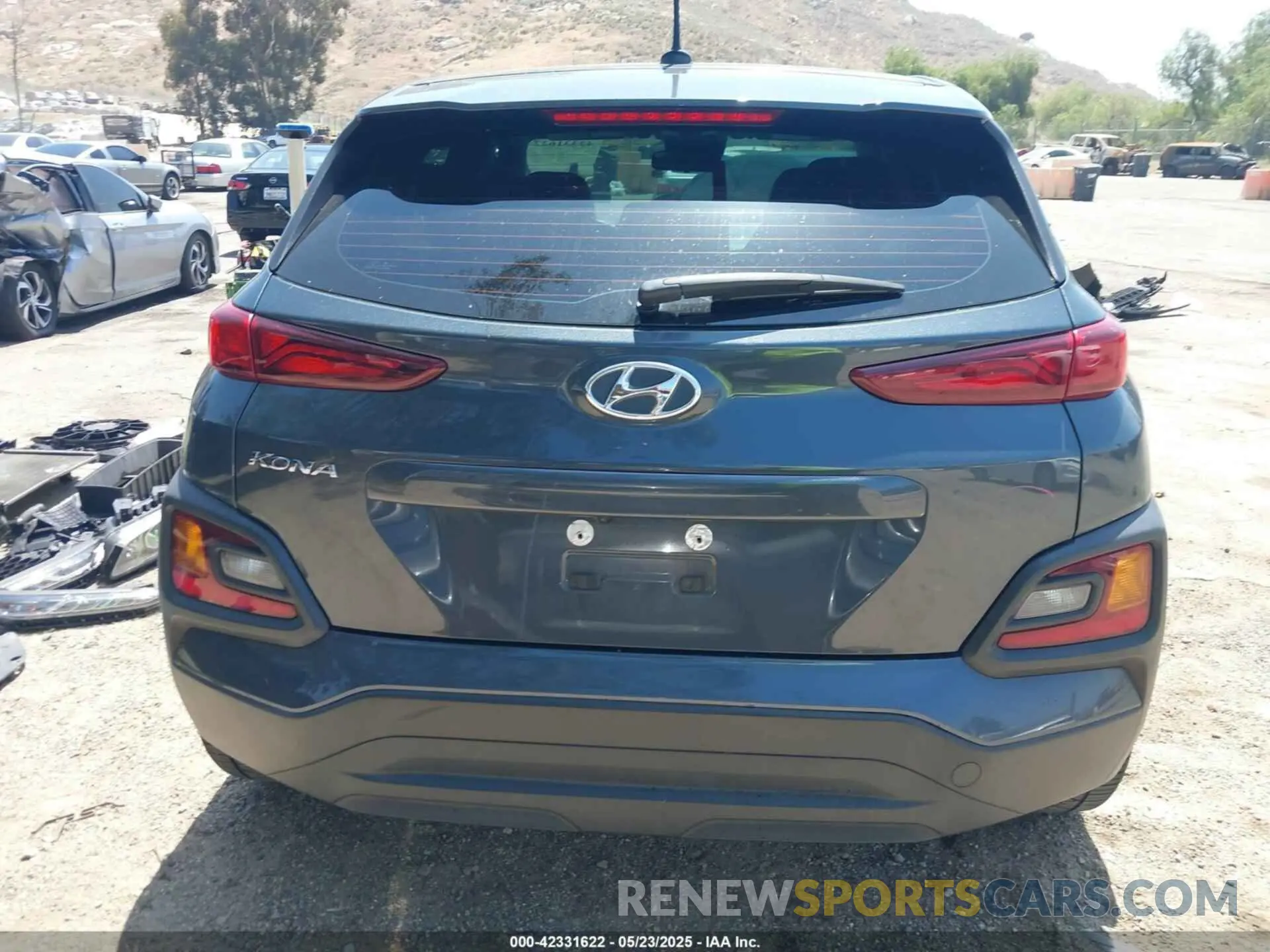 17 Photograph of a damaged car KM8K12AAXMU672103 HYUNDAI KONA 2021