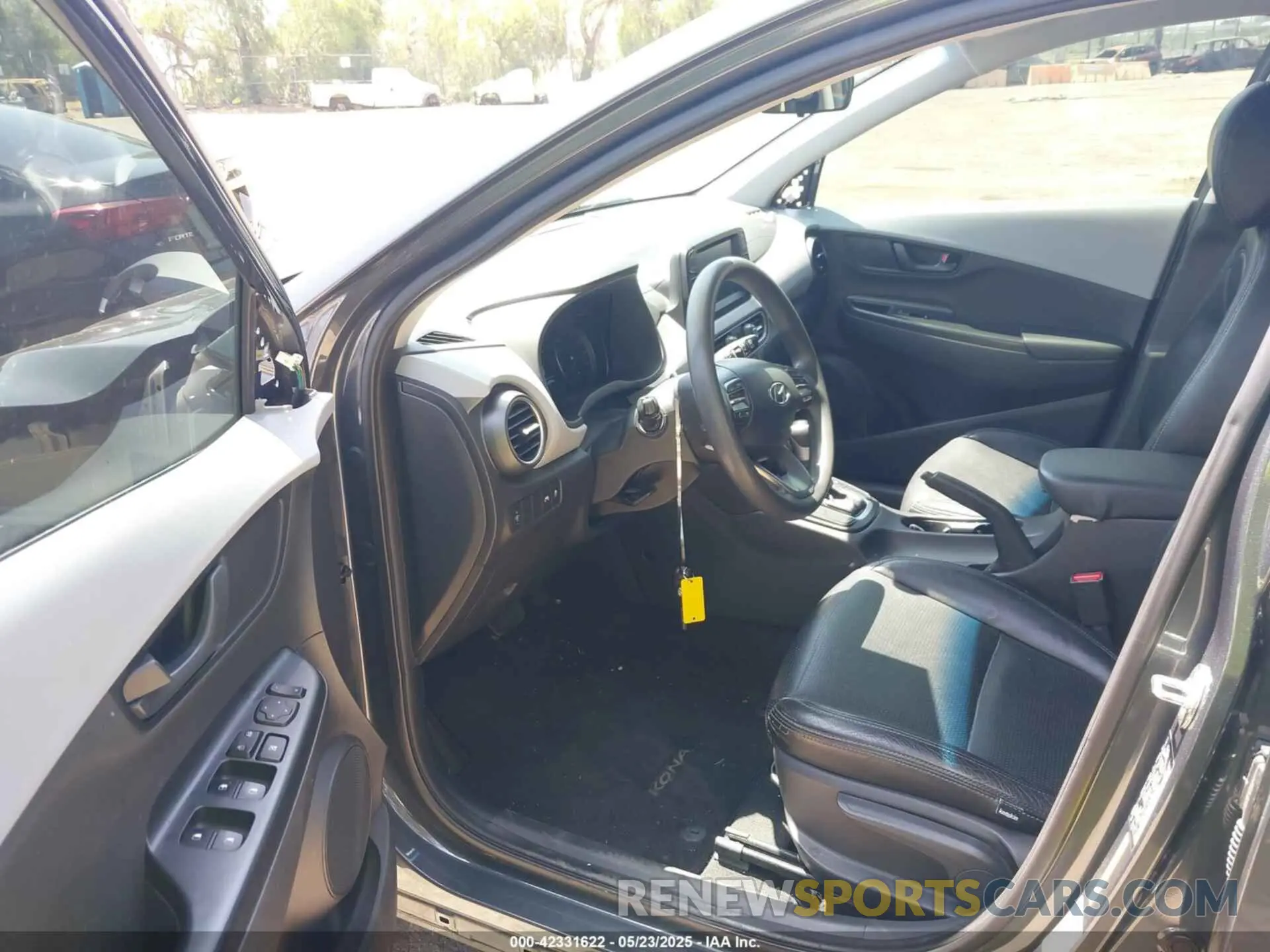 5 Photograph of a damaged car KM8K12AAXMU672103 HYUNDAI KONA 2021