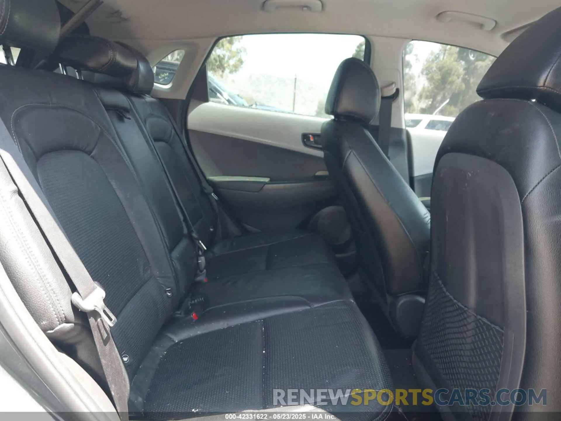 8 Photograph of a damaged car KM8K12AAXMU672103 HYUNDAI KONA 2021