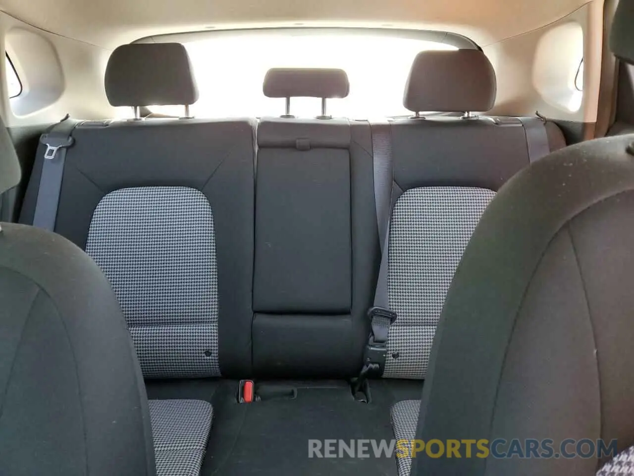 10 Photograph of a damaged car KM8K12AAXMU702555 HYUNDAI KONA 2021