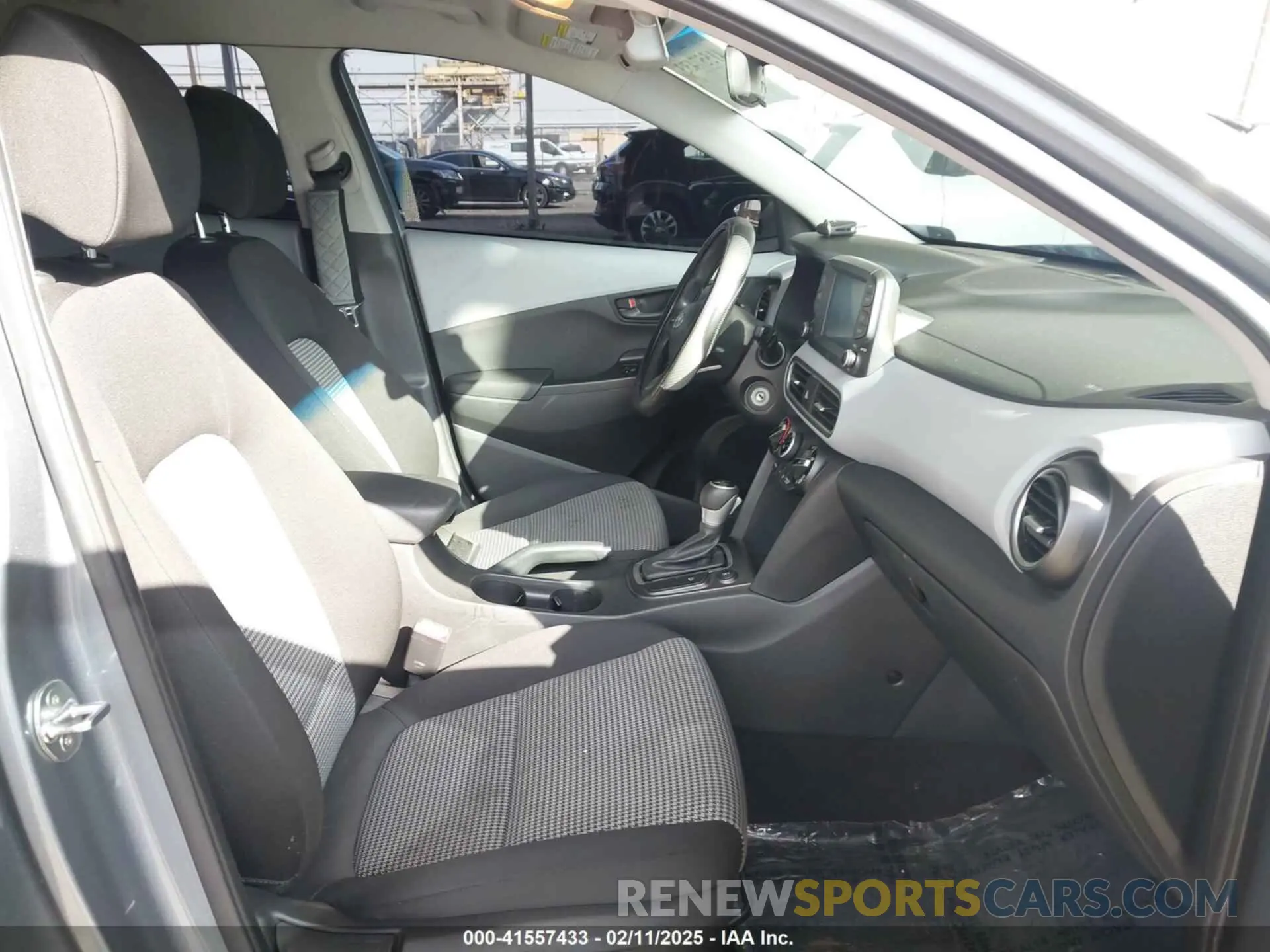 5 Photograph of a damaged car KM8K1CAA1MU690480 HYUNDAI KONA 2021