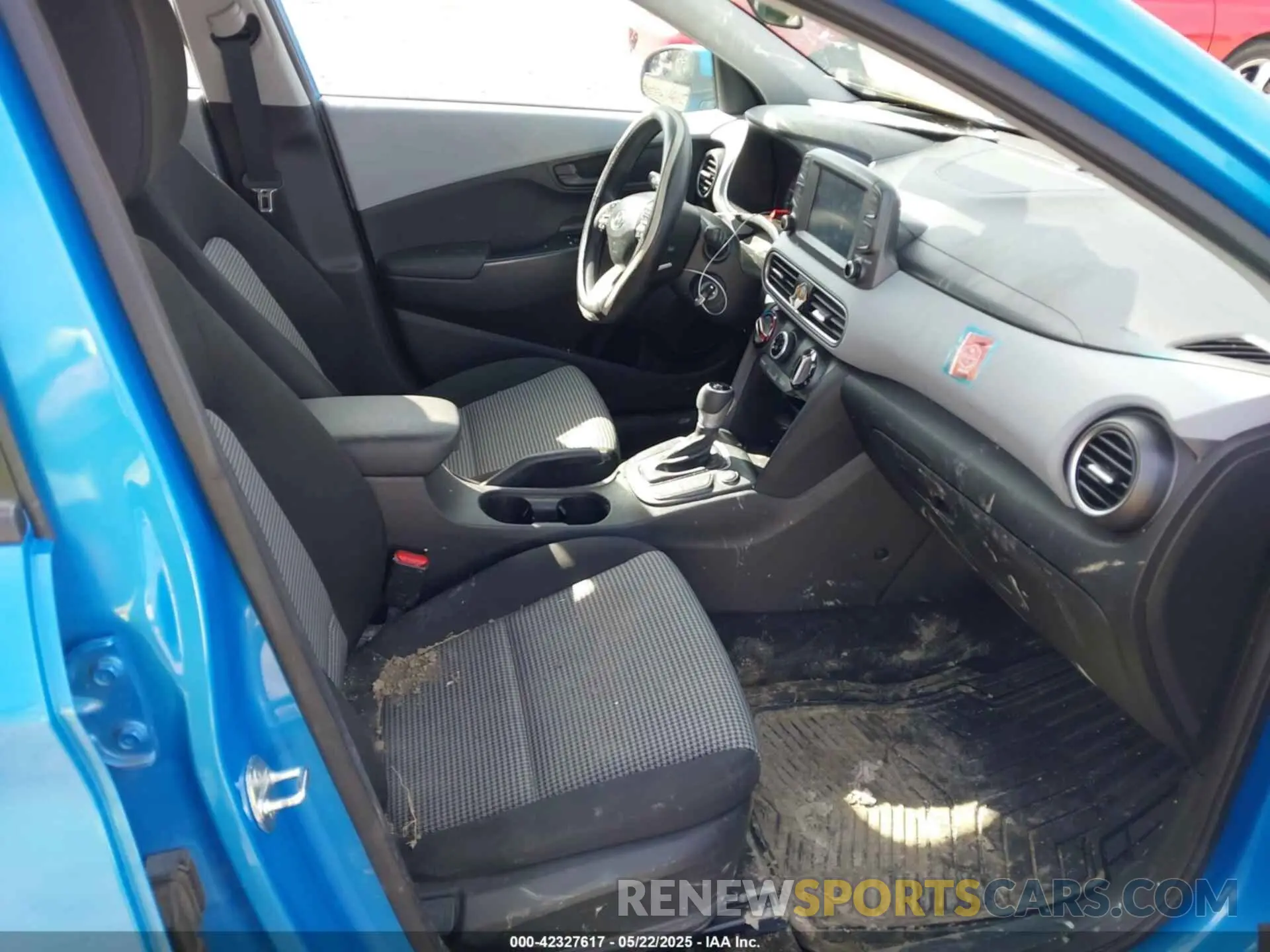 5 Photograph of a damaged car KM8K1CAA3MU635352 HYUNDAI KONA 2021