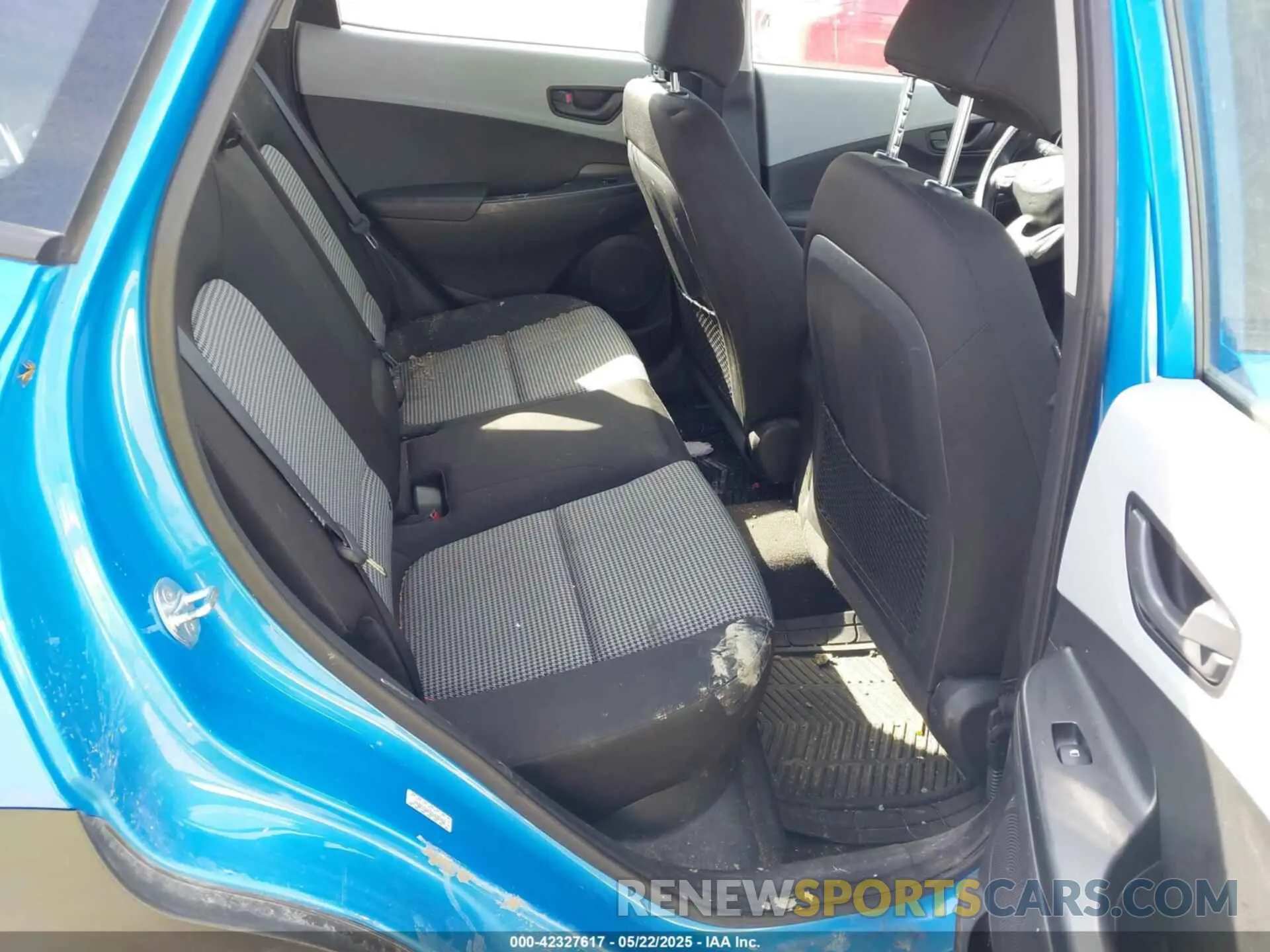 8 Photograph of a damaged car KM8K1CAA3MU635352 HYUNDAI KONA 2021