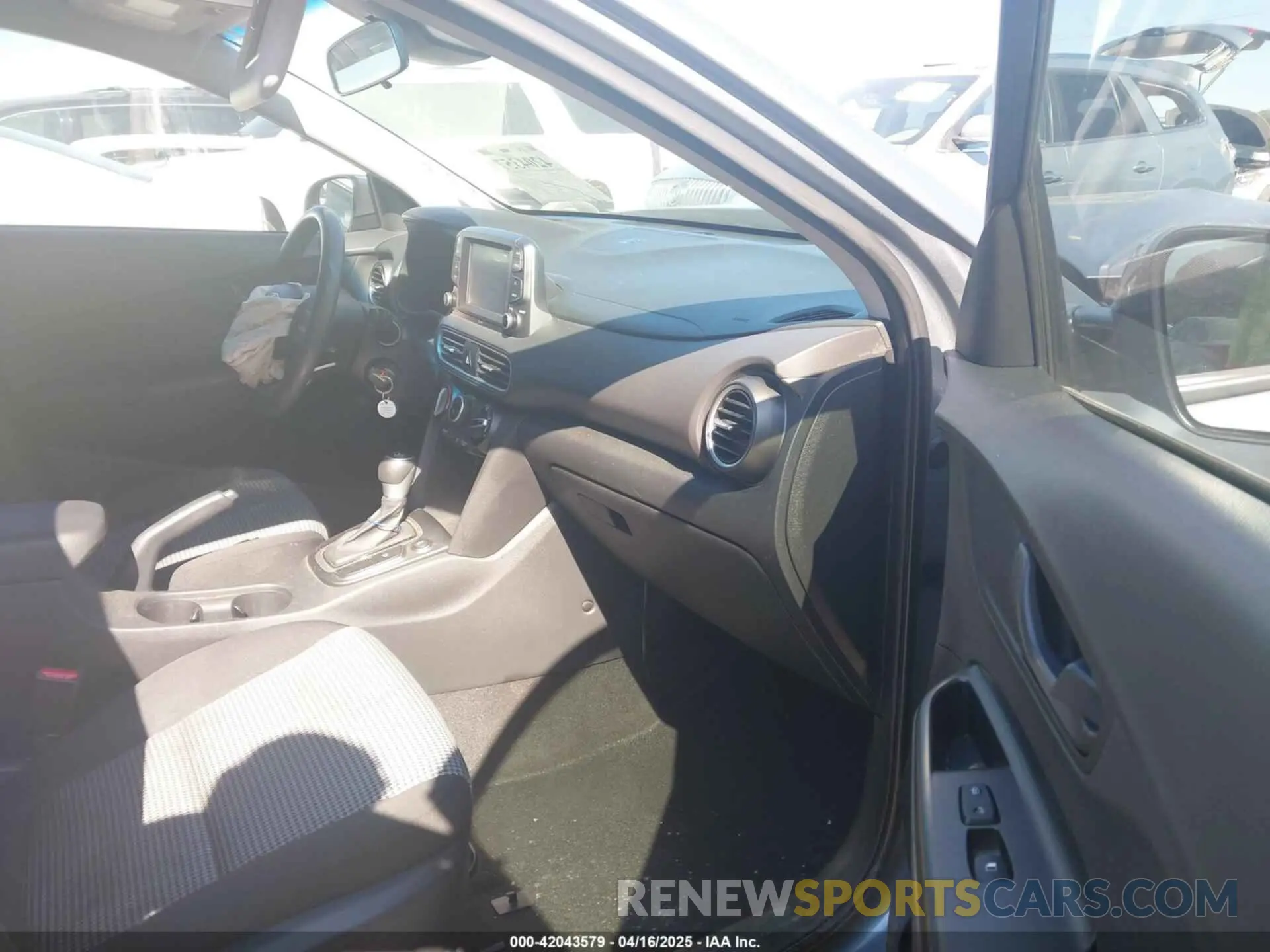 5 Photograph of a damaged car KM8K1CAA3MU674975 HYUNDAI KONA 2021