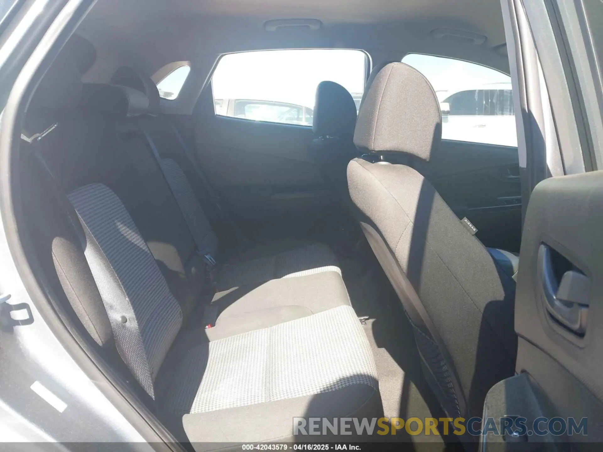 8 Photograph of a damaged car KM8K1CAA3MU674975 HYUNDAI KONA 2021