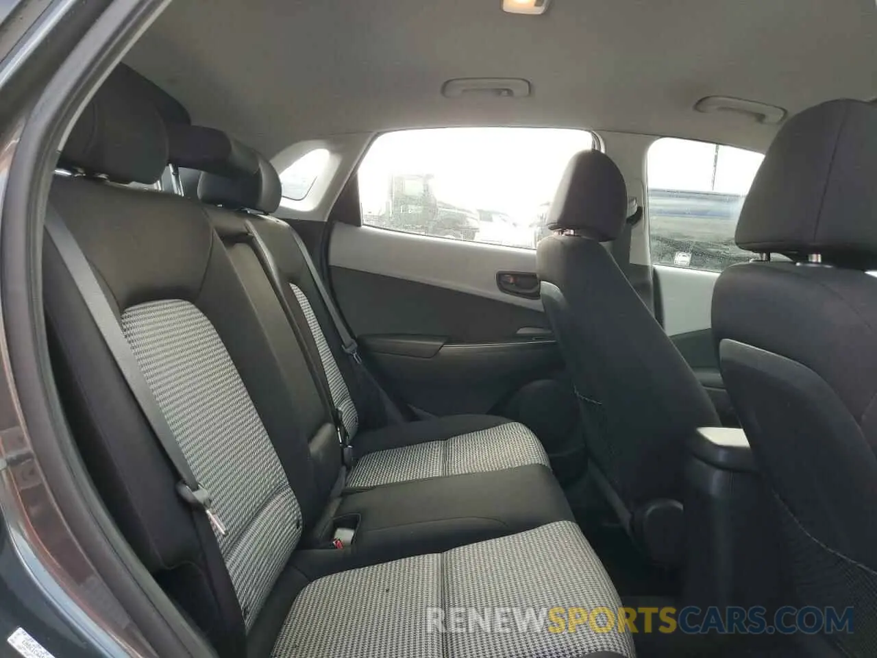 10 Photograph of a damaged car KM8K1CAA5MU643078 HYUNDAI KONA 2021