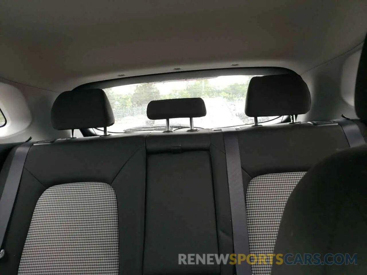 10 Photograph of a damaged car KM8K1CAA7MU630607 HYUNDAI KONA 2021