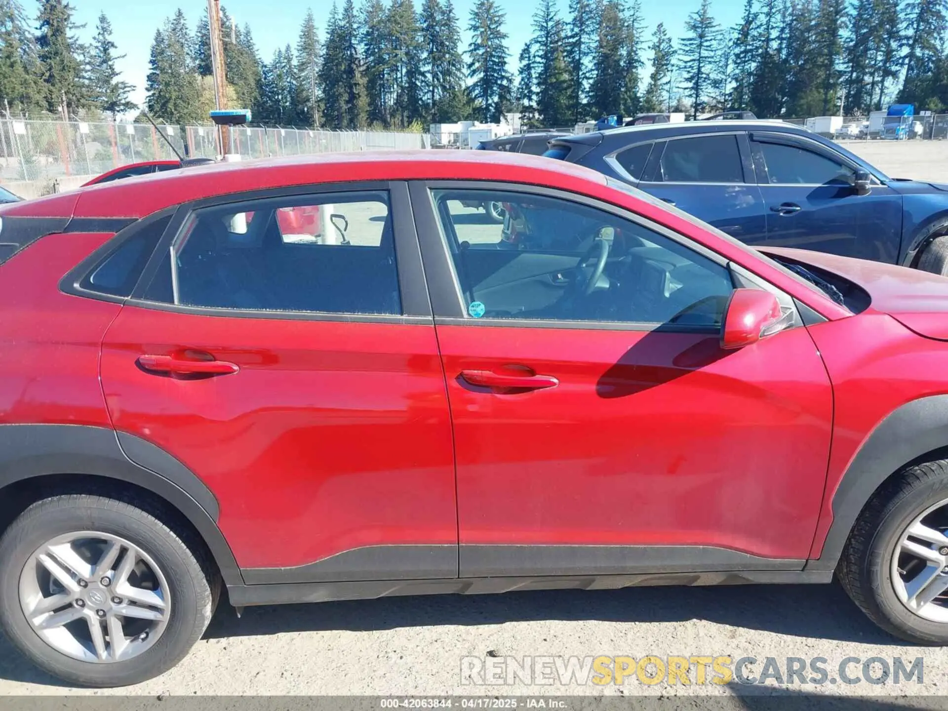 13 Photograph of a damaged car KM8K1CAA8MU685132 HYUNDAI KONA 2021