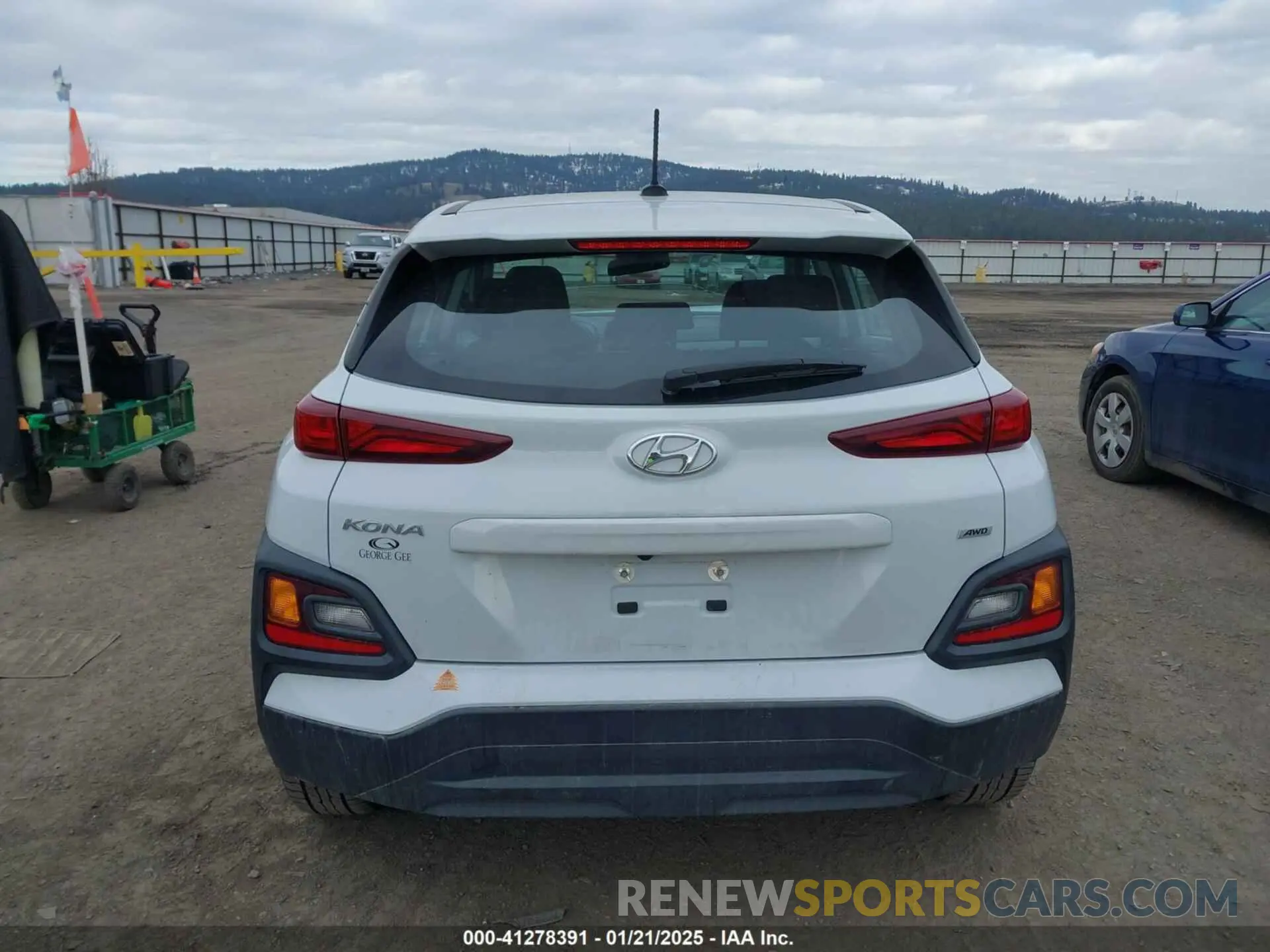 17 Photograph of a damaged car KM8K1CAA8MU691948 HYUNDAI KONA 2021