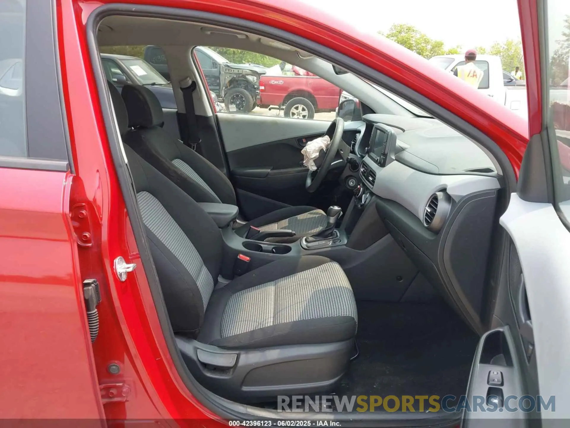 5 Photograph of a damaged car KM8K1CAA9MU633962 HYUNDAI KONA 2021