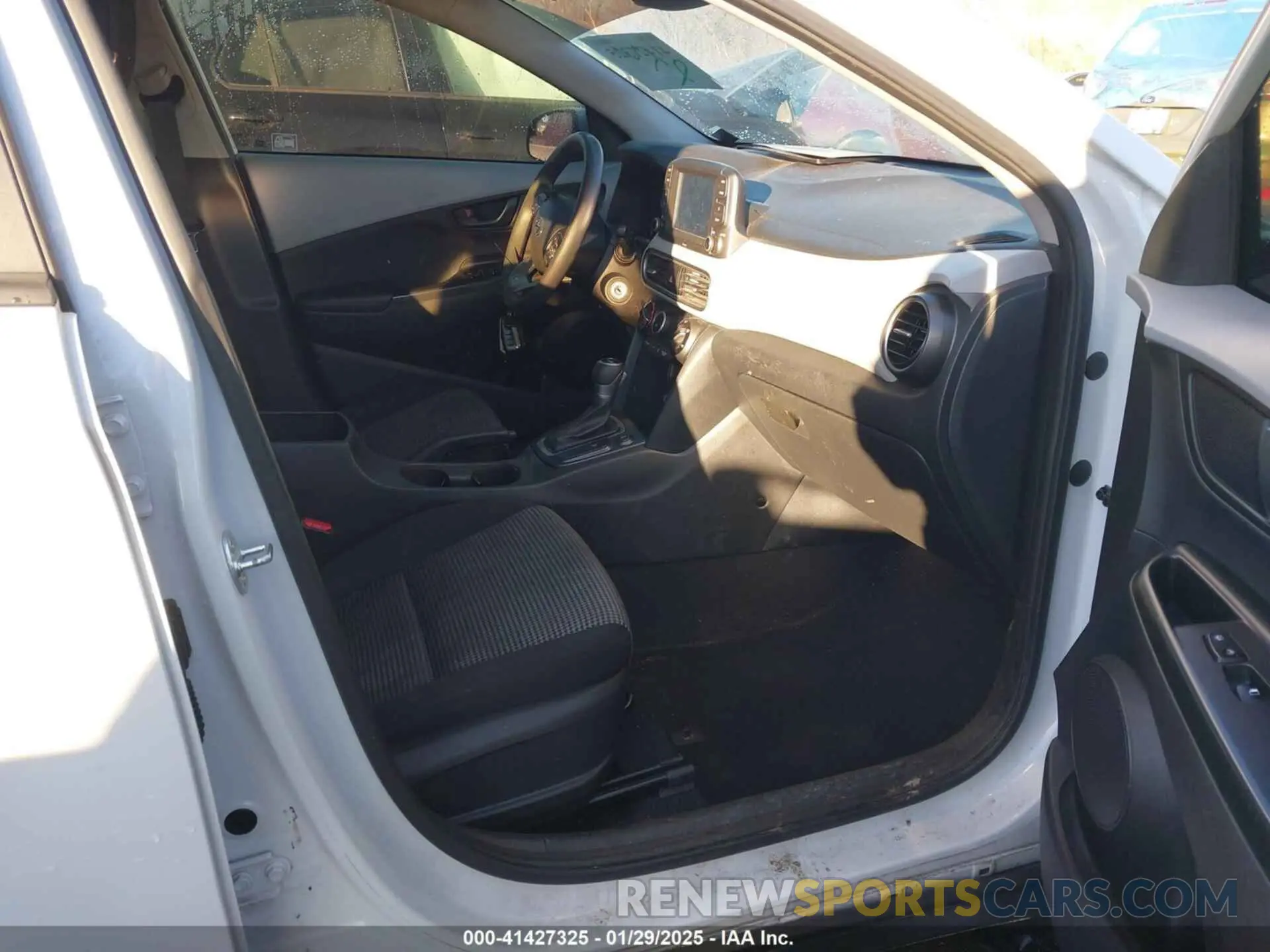 5 Photograph of a damaged car KM8K1CAAXMU647112 HYUNDAI KONA 2021
