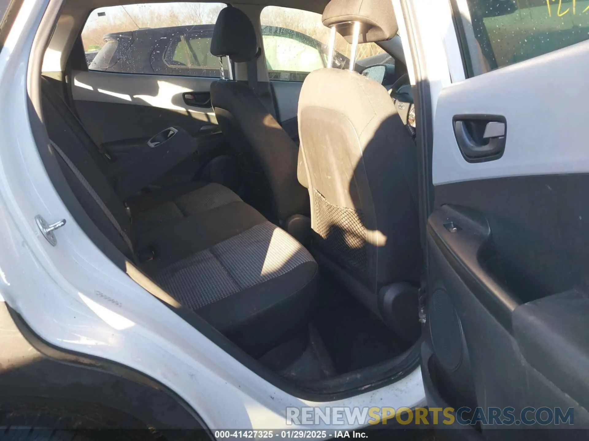 8 Photograph of a damaged car KM8K1CAAXMU647112 HYUNDAI KONA 2021
