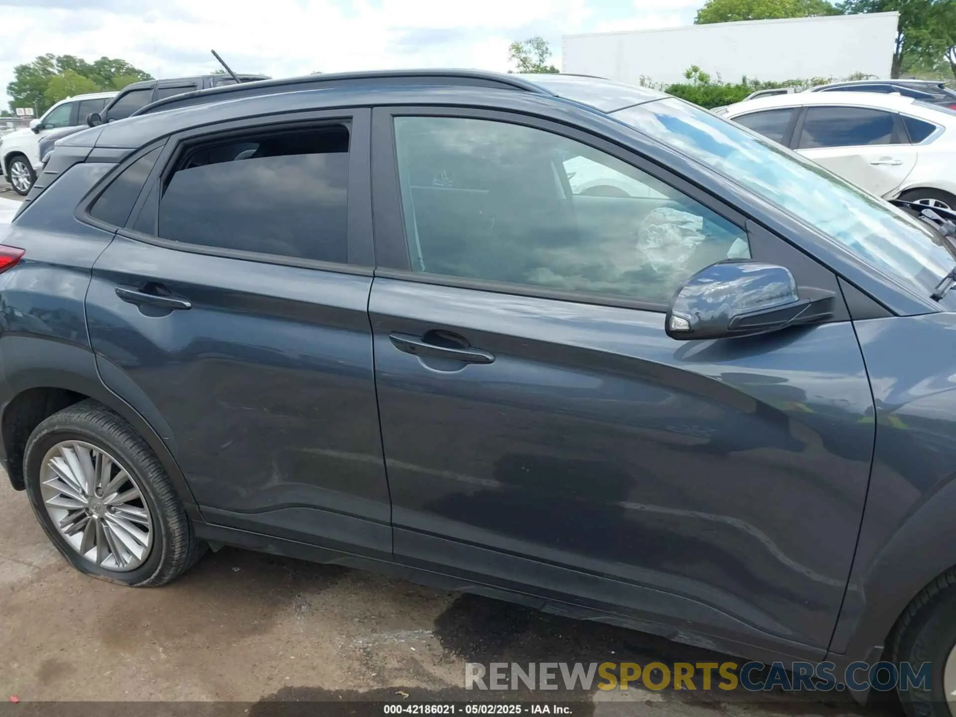 13 Photograph of a damaged car KM8K22AA1MU687408 HYUNDAI KONA 2021