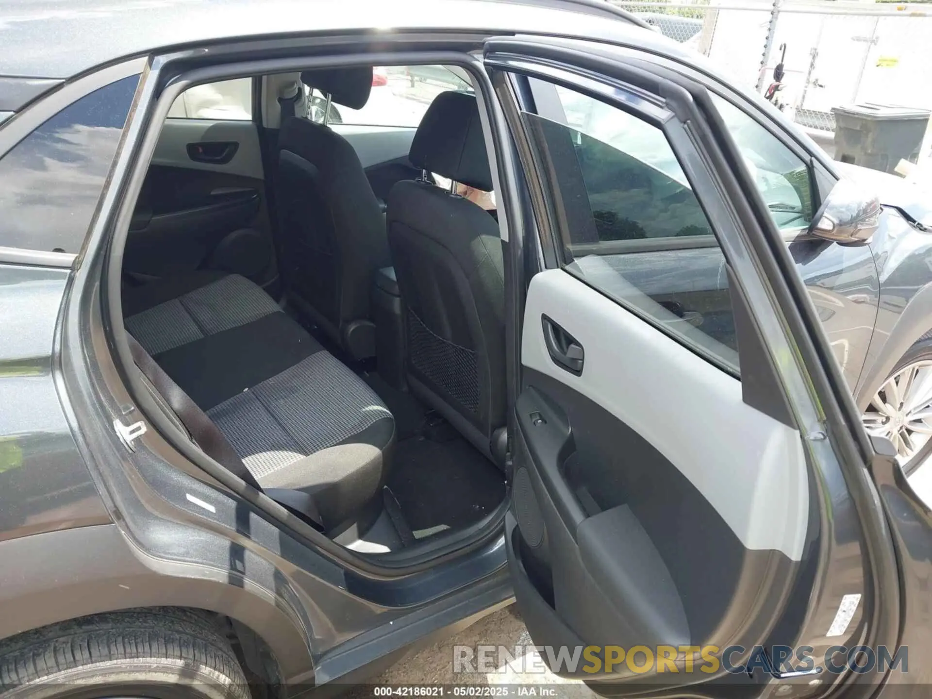 8 Photograph of a damaged car KM8K22AA1MU687408 HYUNDAI KONA 2021